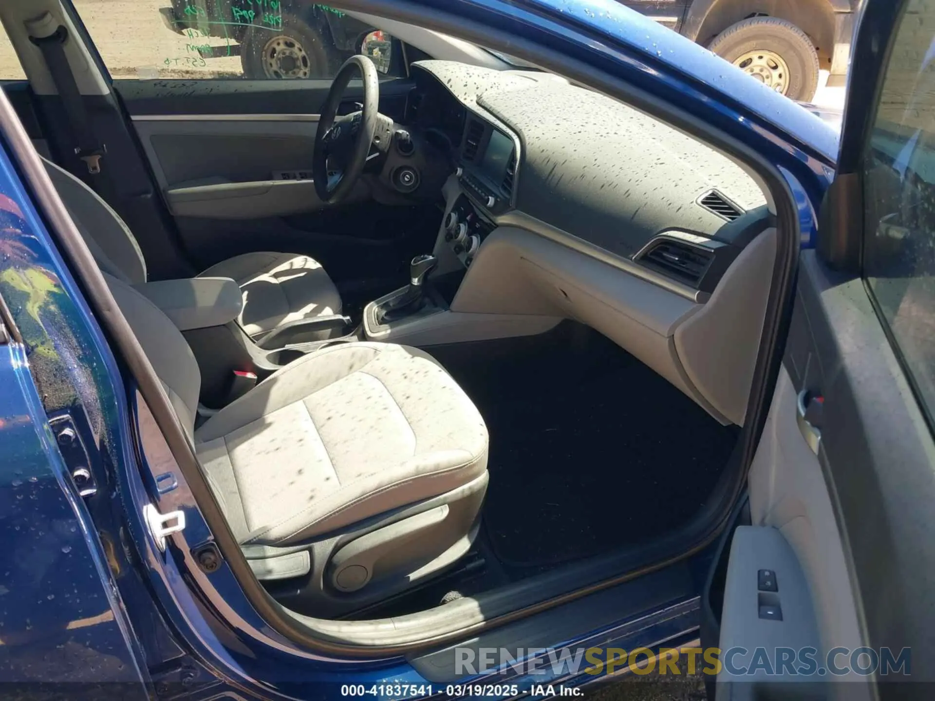 5 Photograph of a damaged car 5NPD84LF8KH420290 HYUNDAI ELANTRA 2019