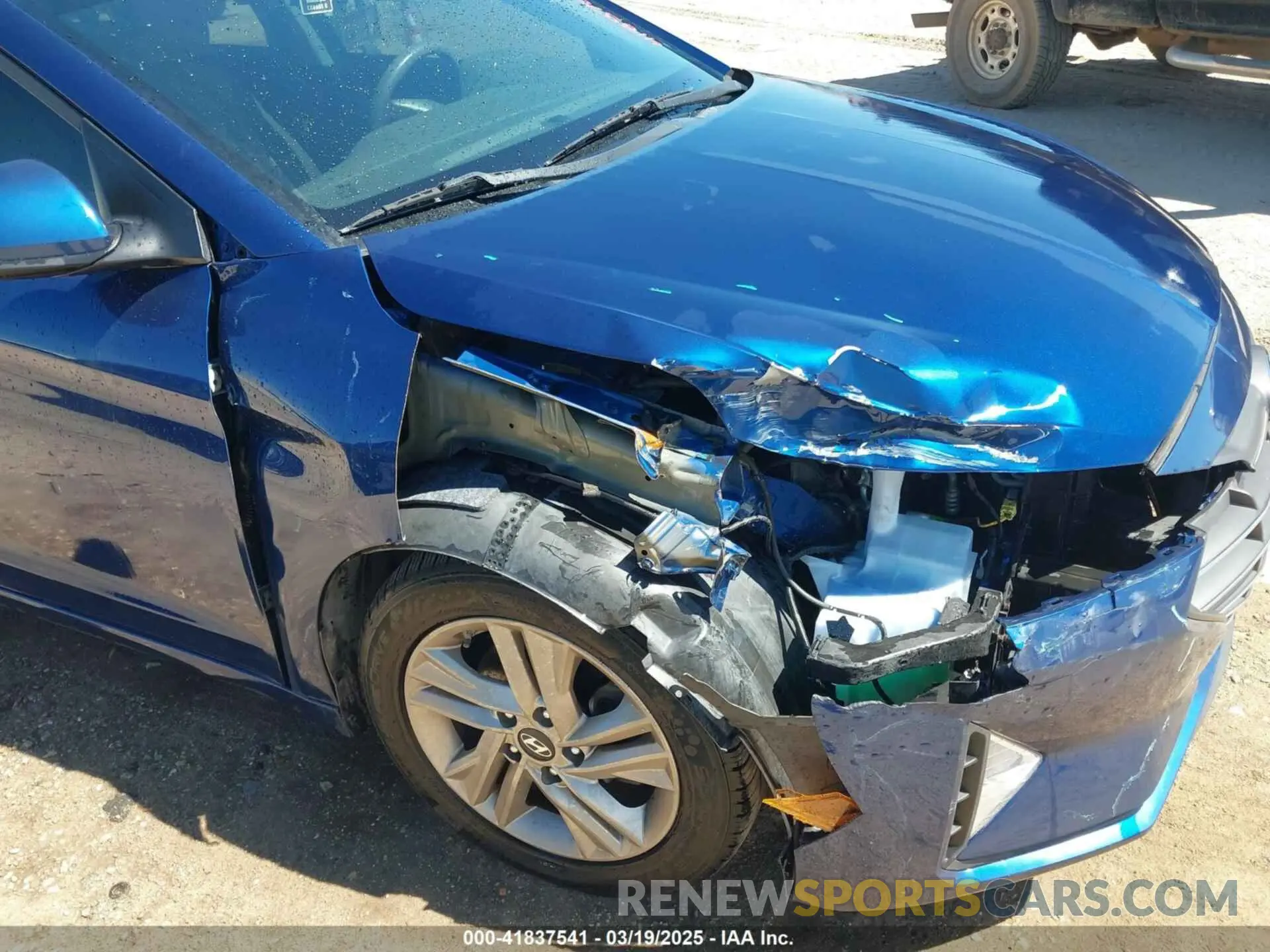 6 Photograph of a damaged car 5NPD84LF8KH420290 HYUNDAI ELANTRA 2019