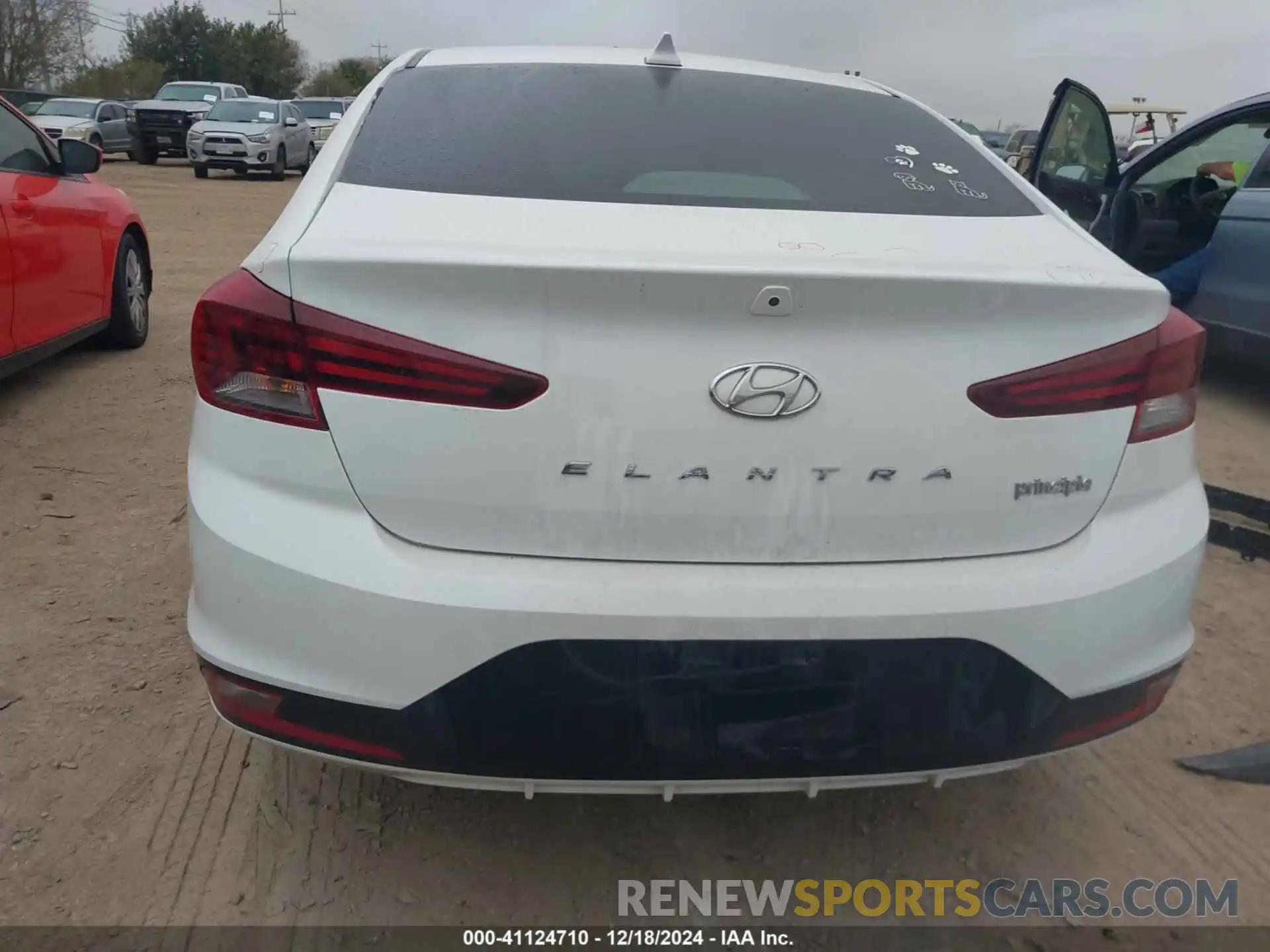 17 Photograph of a damaged car 5NPD84LF8KH430205 HYUNDAI ELANTRA 2019