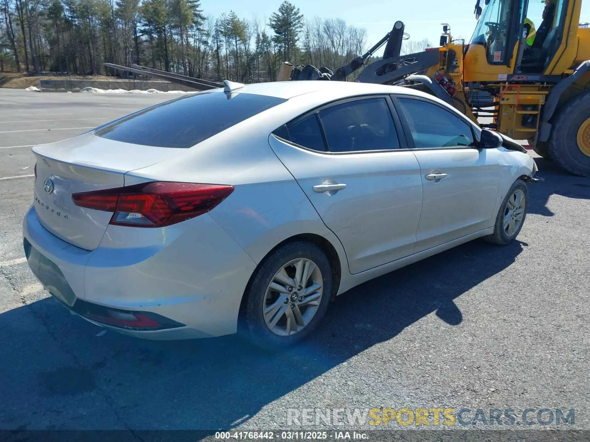 4 Photograph of a damaged car 5NPD84LF8KH448669 HYUNDAI ELANTRA 2019