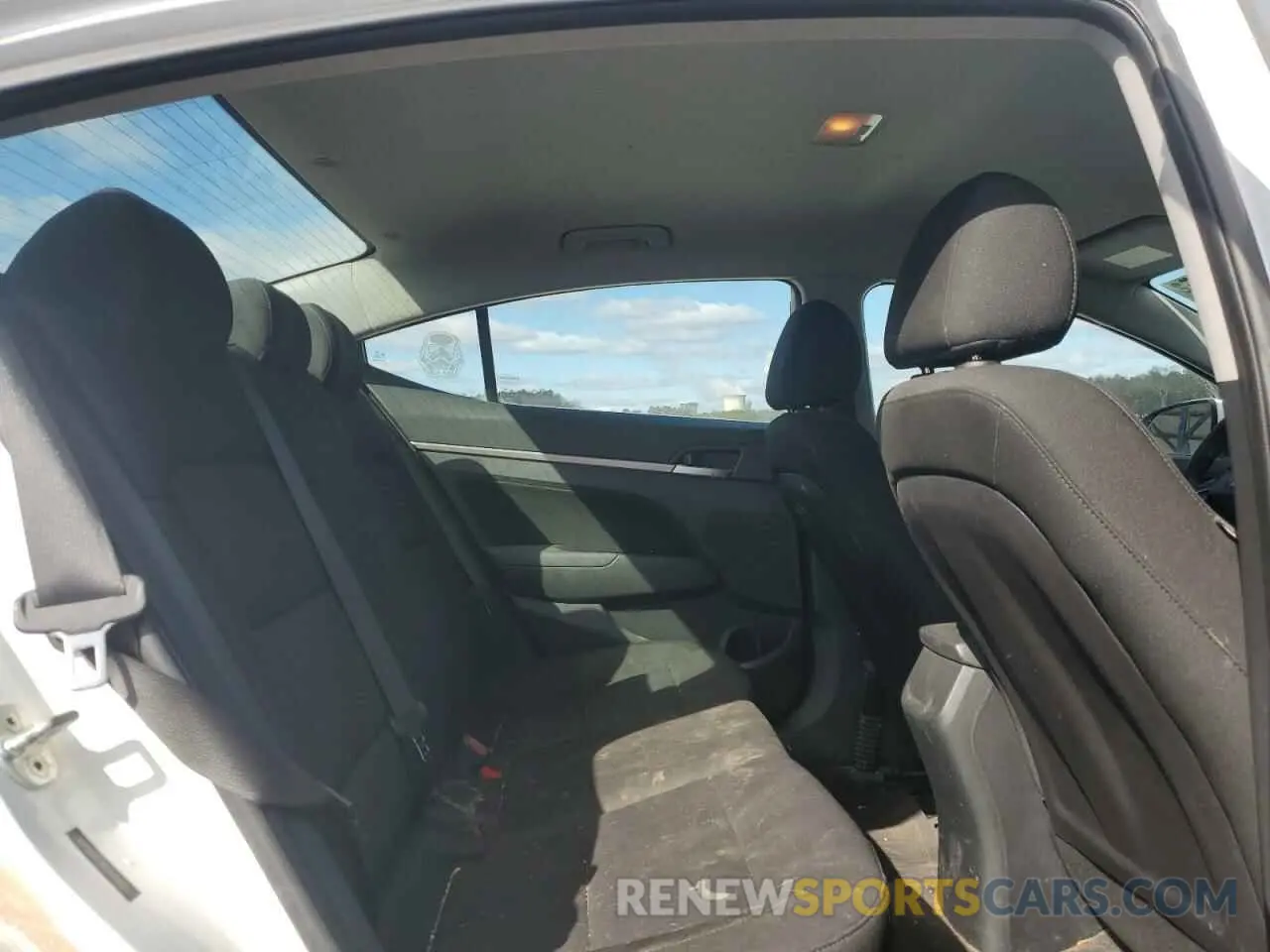 10 Photograph of a damaged car 5NPD84LF8KH449482 HYUNDAI ELANTRA 2019