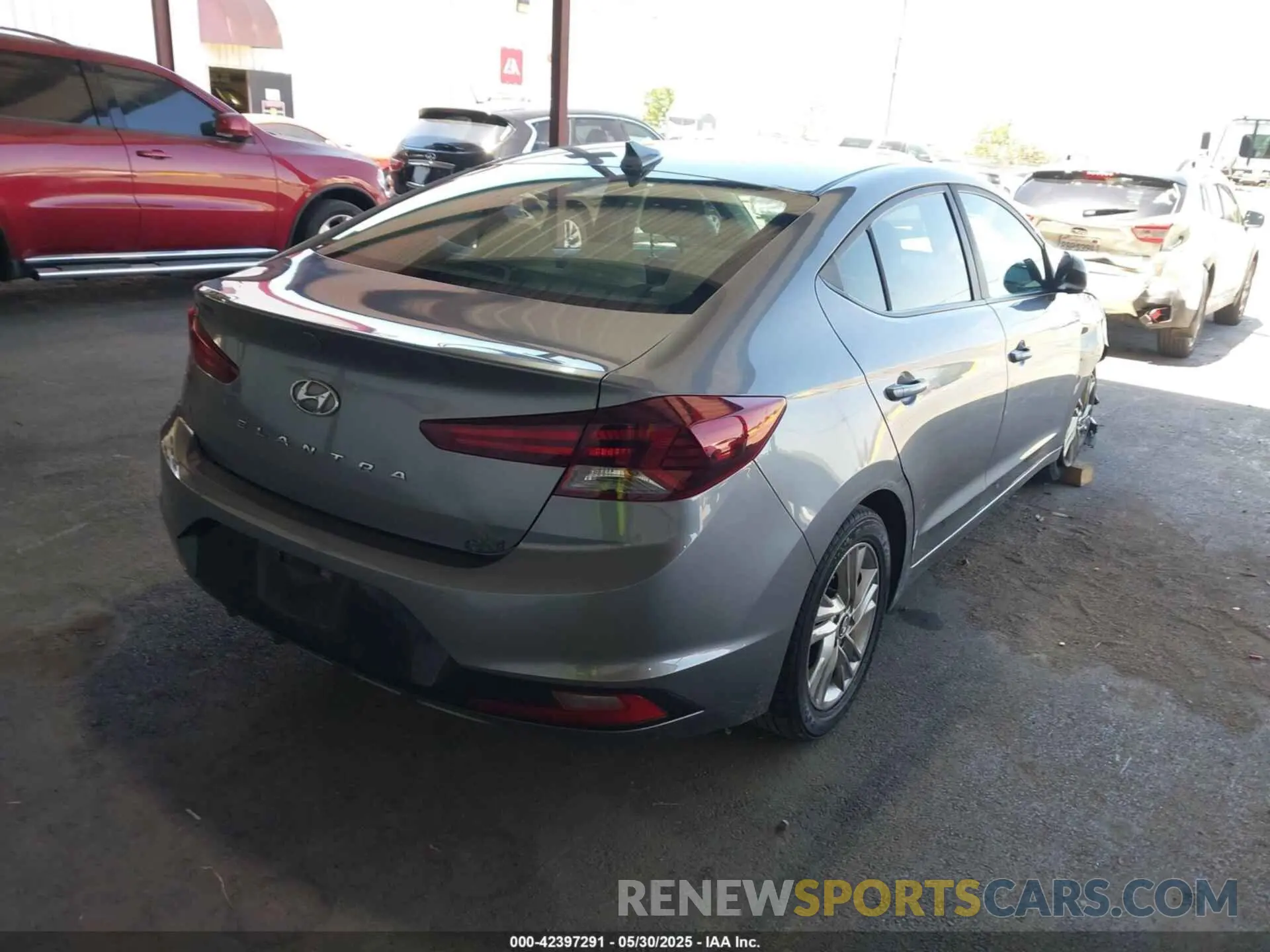 4 Photograph of a damaged car 5NPD84LF8KH456786 HYUNDAI ELANTRA 2019