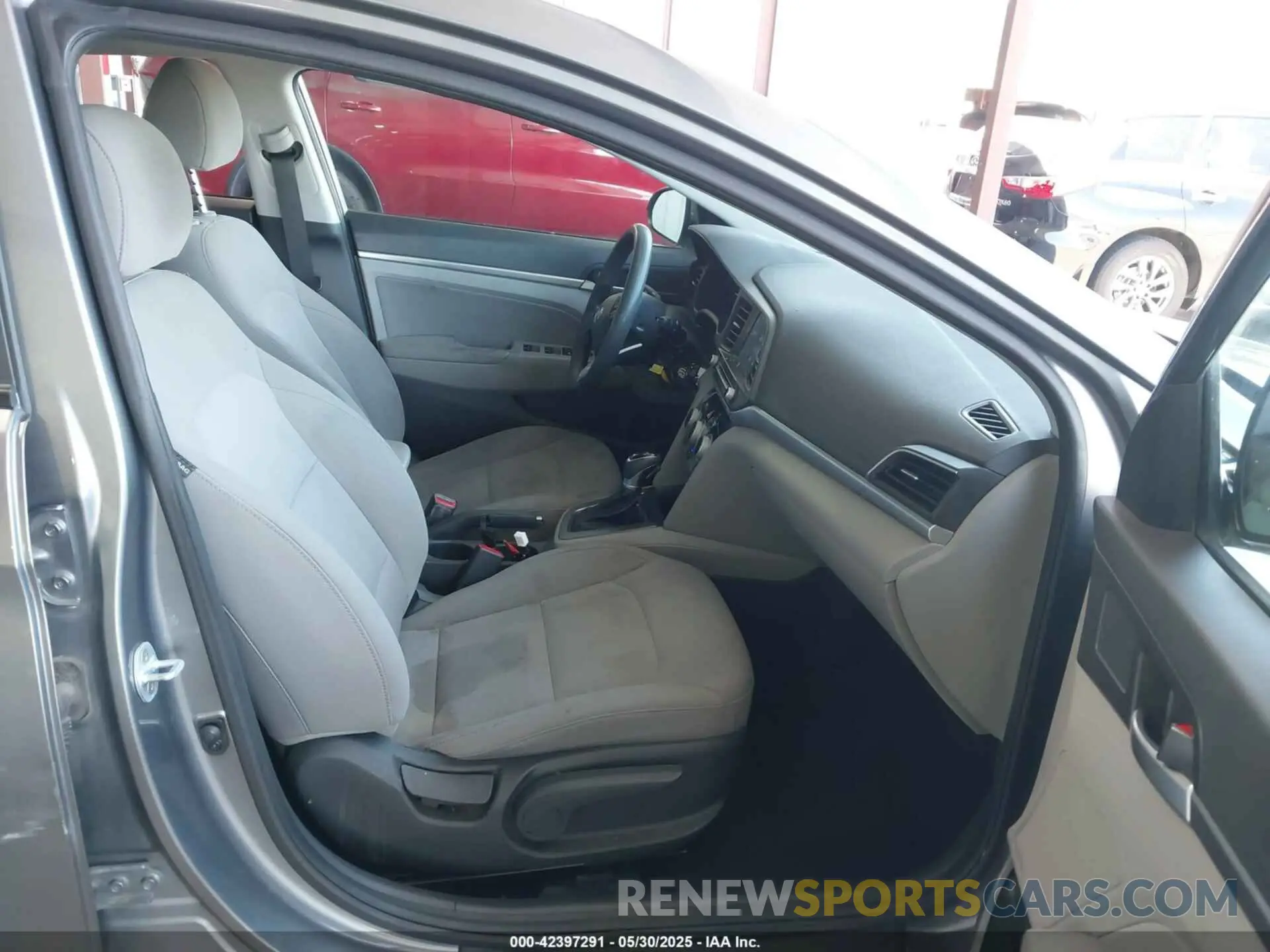 5 Photograph of a damaged car 5NPD84LF8KH456786 HYUNDAI ELANTRA 2019