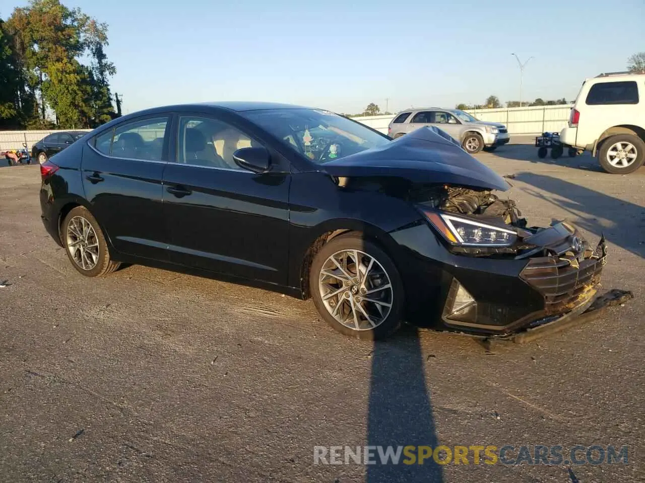 4 Photograph of a damaged car 5NPD84LF8KH463964 HYUNDAI ELANTRA 2019