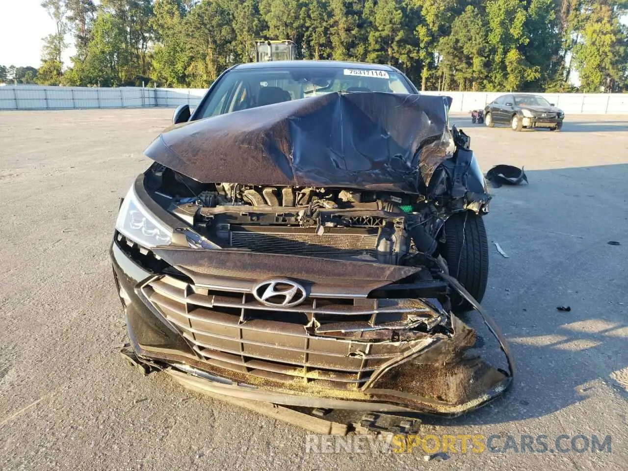 5 Photograph of a damaged car 5NPD84LF8KH463964 HYUNDAI ELANTRA 2019