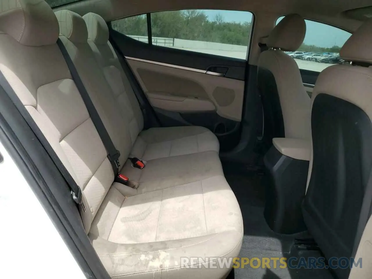10 Photograph of a damaged car 5NPD84LF8KH469277 HYUNDAI ELANTRA 2019