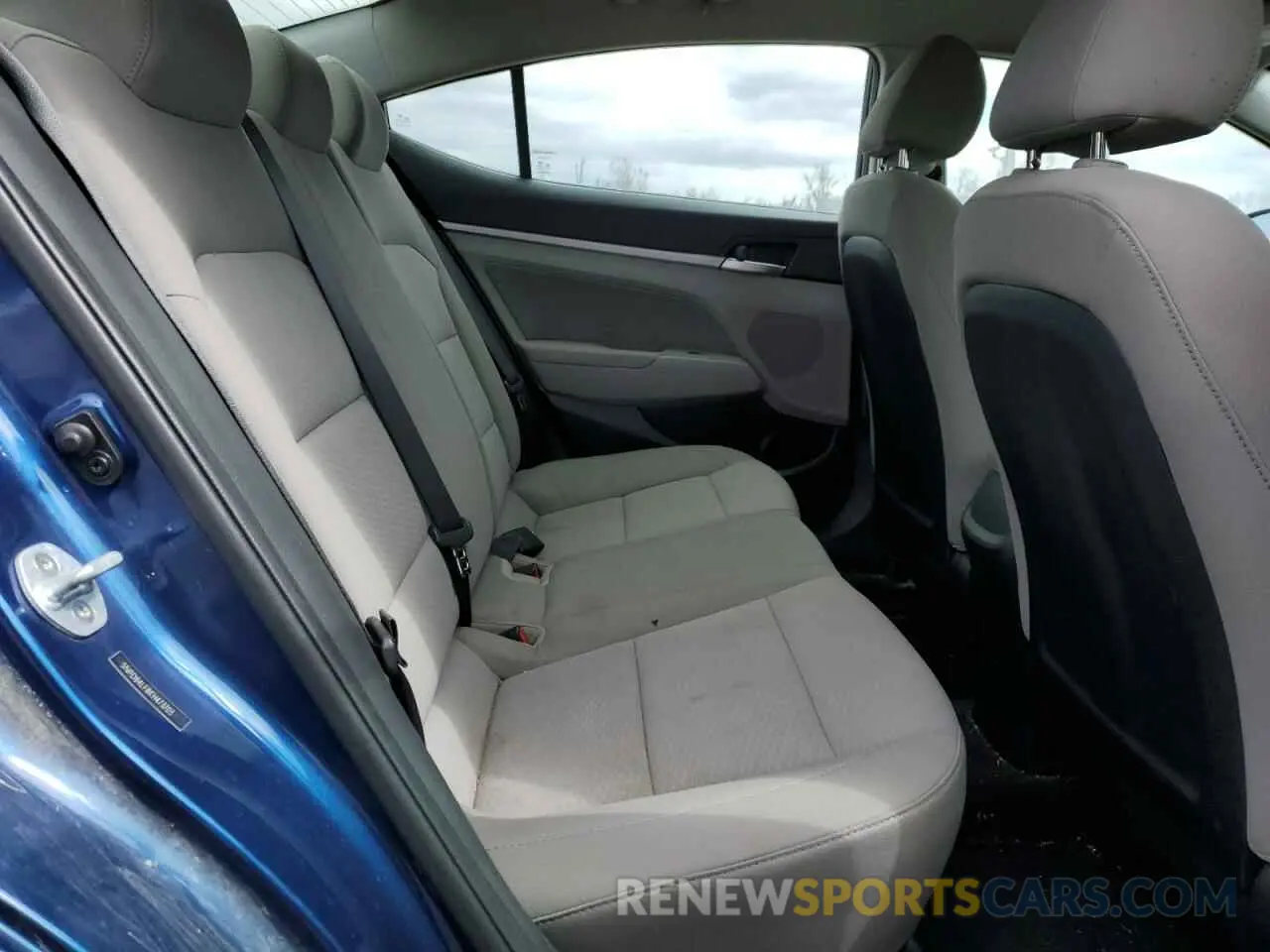 10 Photograph of a damaged car 5NPD84LF8KH473703 HYUNDAI ELANTRA 2019