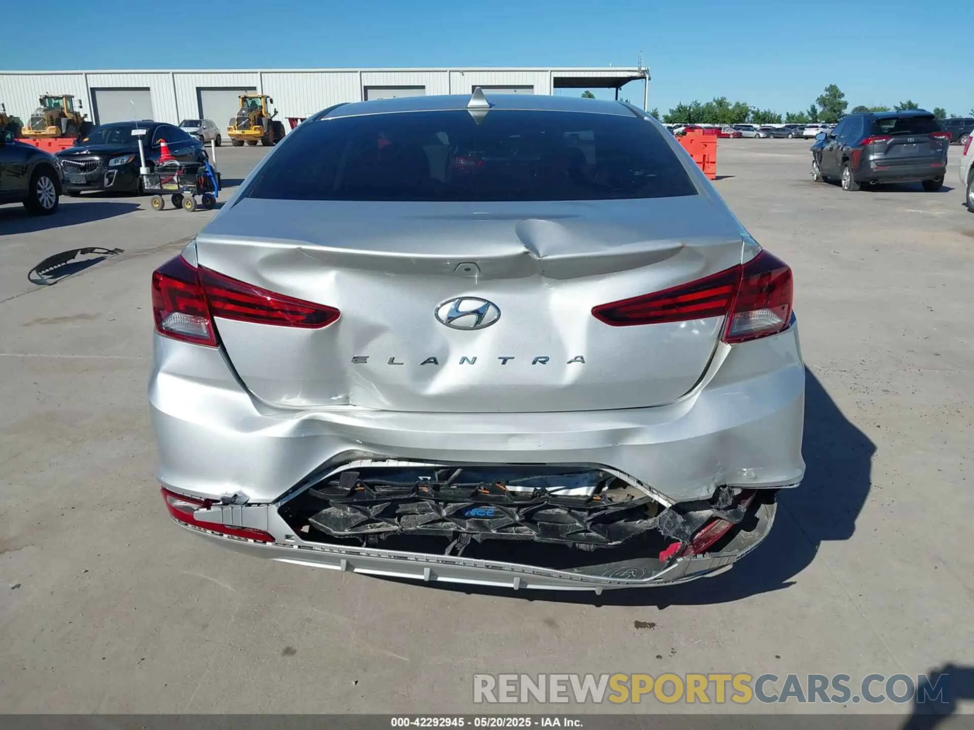 17 Photograph of a damaged car 5NPD84LF8KH478075 HYUNDAI ELANTRA 2019
