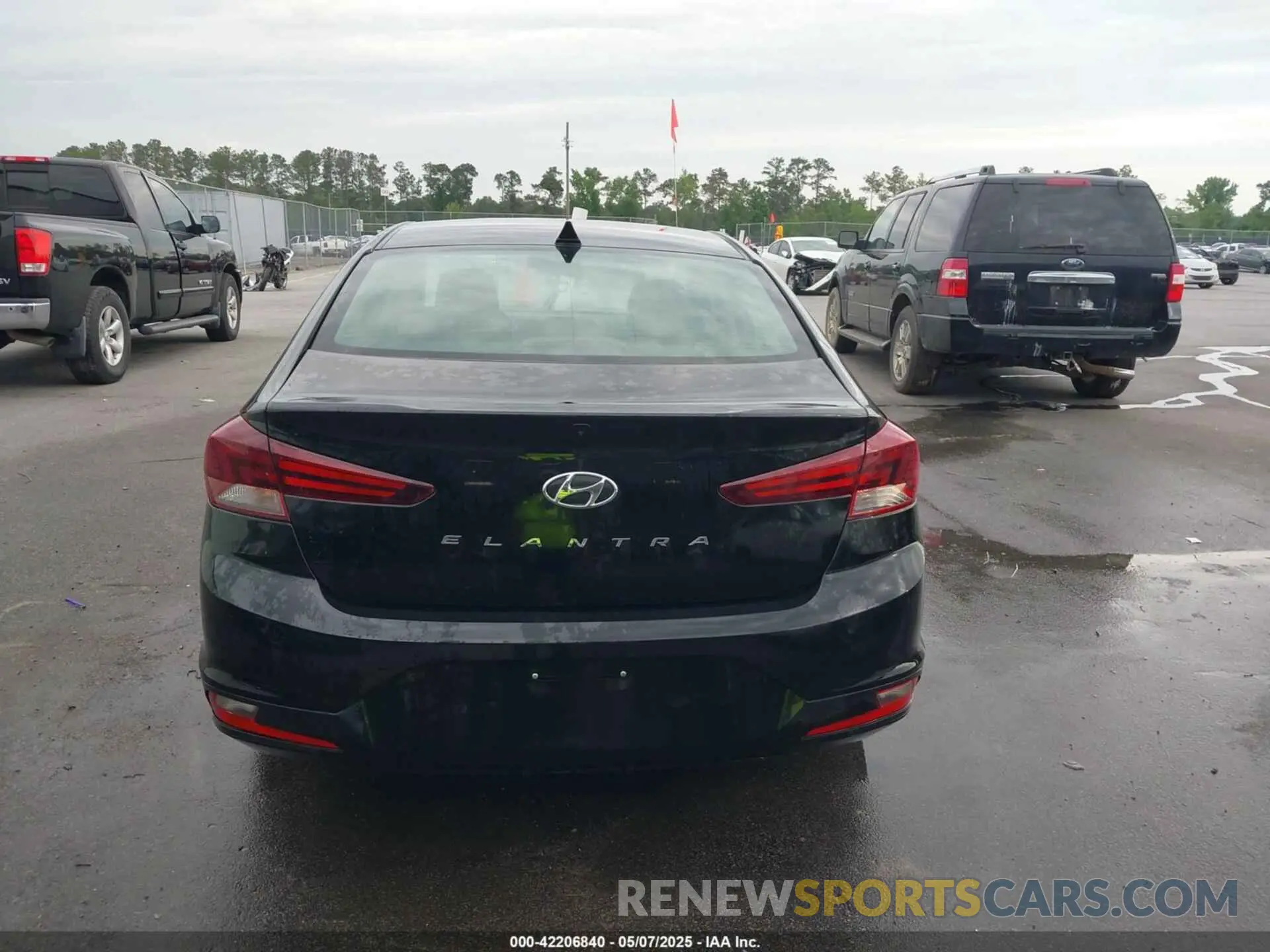 15 Photograph of a damaged car 5NPD84LF9KH420850 HYUNDAI ELANTRA 2019