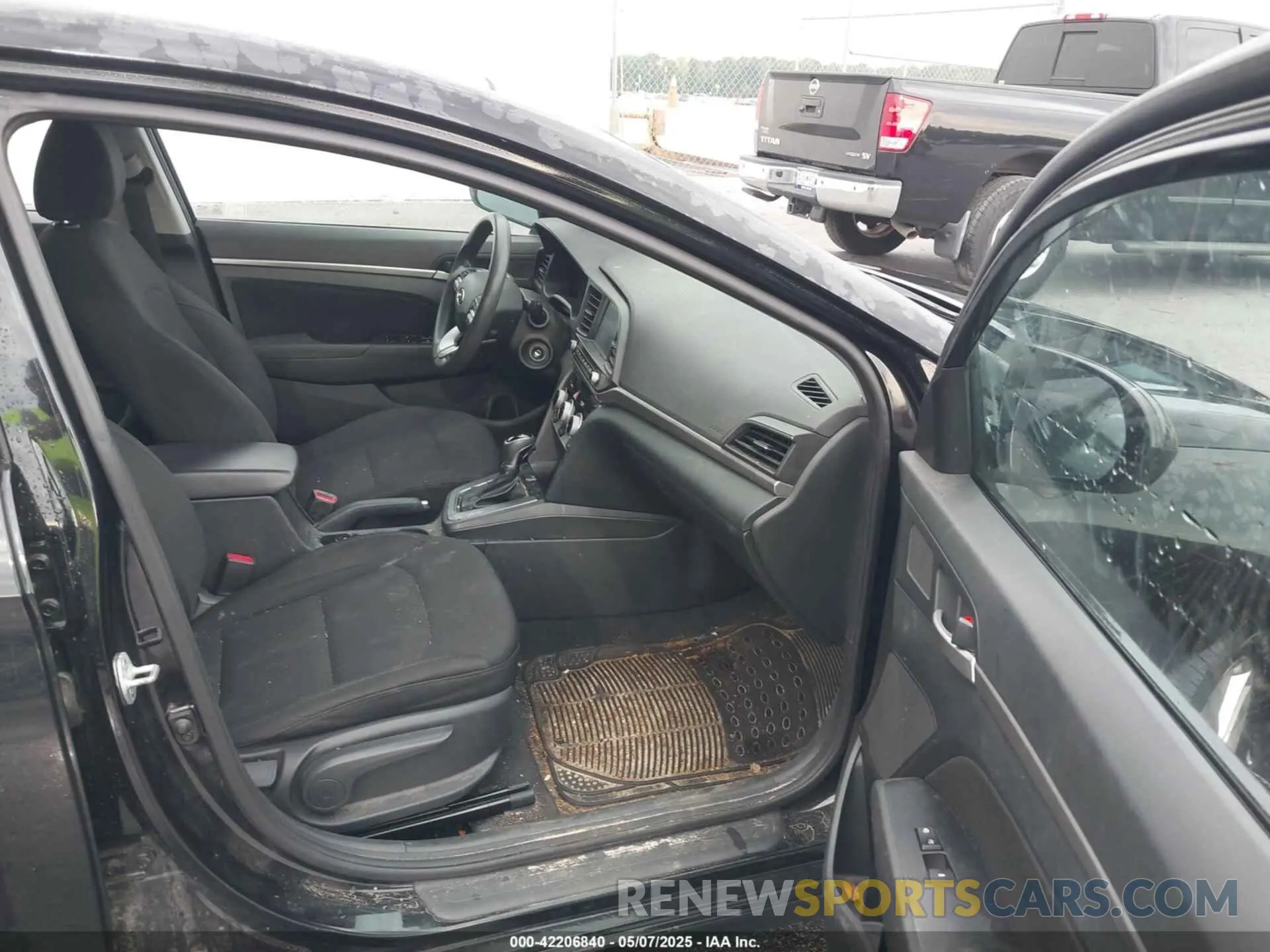 5 Photograph of a damaged car 5NPD84LF9KH420850 HYUNDAI ELANTRA 2019