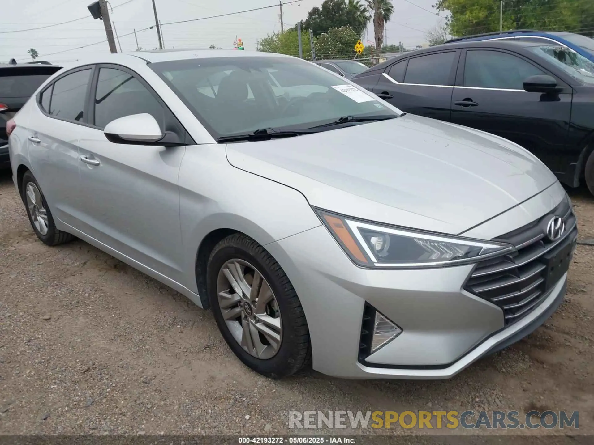 1 Photograph of a damaged car 5NPD84LF9KH421531 HYUNDAI ELANTRA 2019