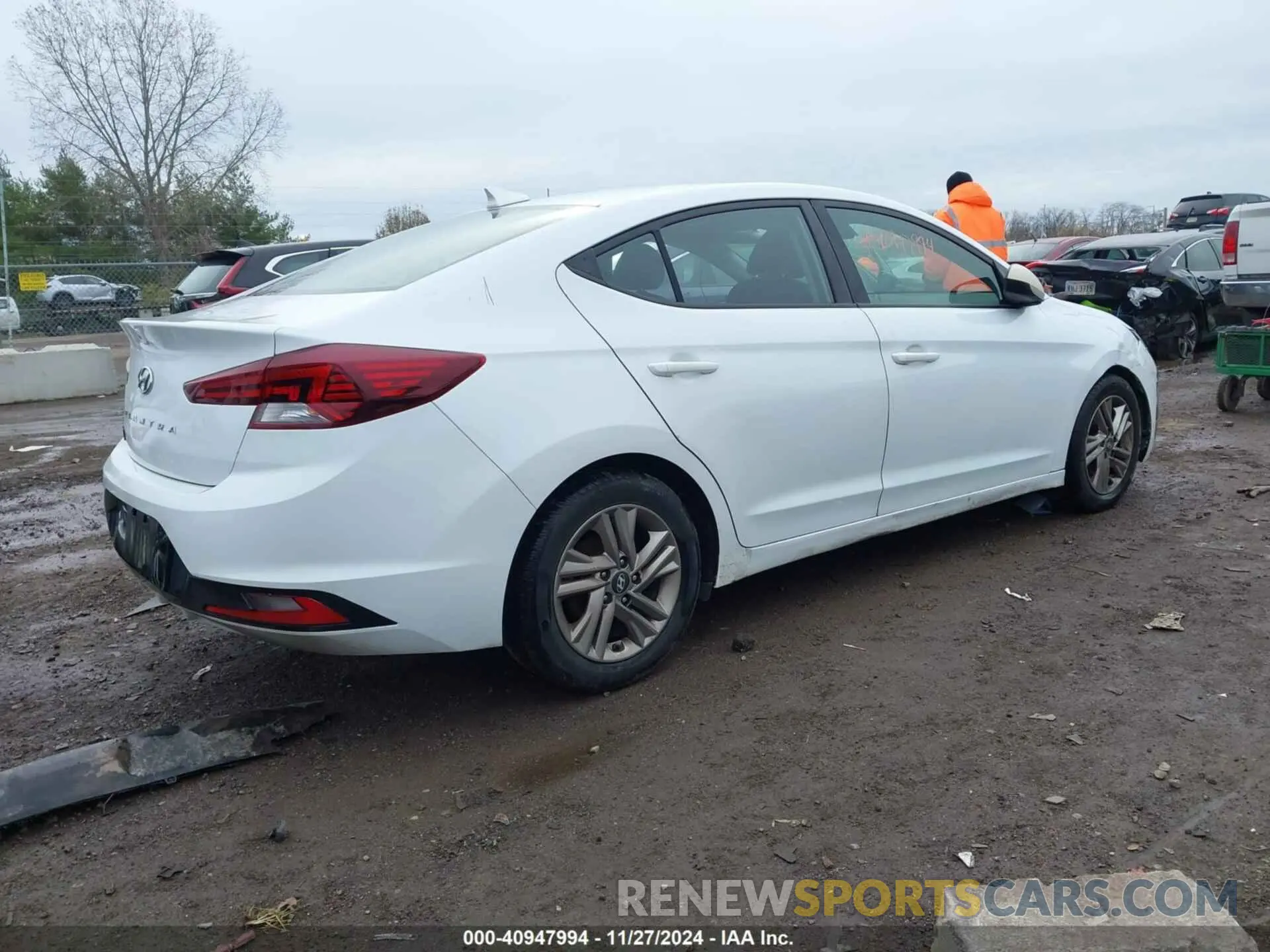 4 Photograph of a damaged car 5NPD84LF9KH431914 HYUNDAI ELANTRA 2019