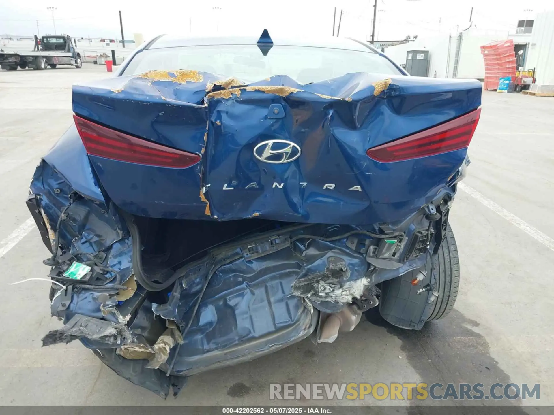 17 Photograph of a damaged car 5NPD84LF9KH436109 HYUNDAI ELANTRA 2019