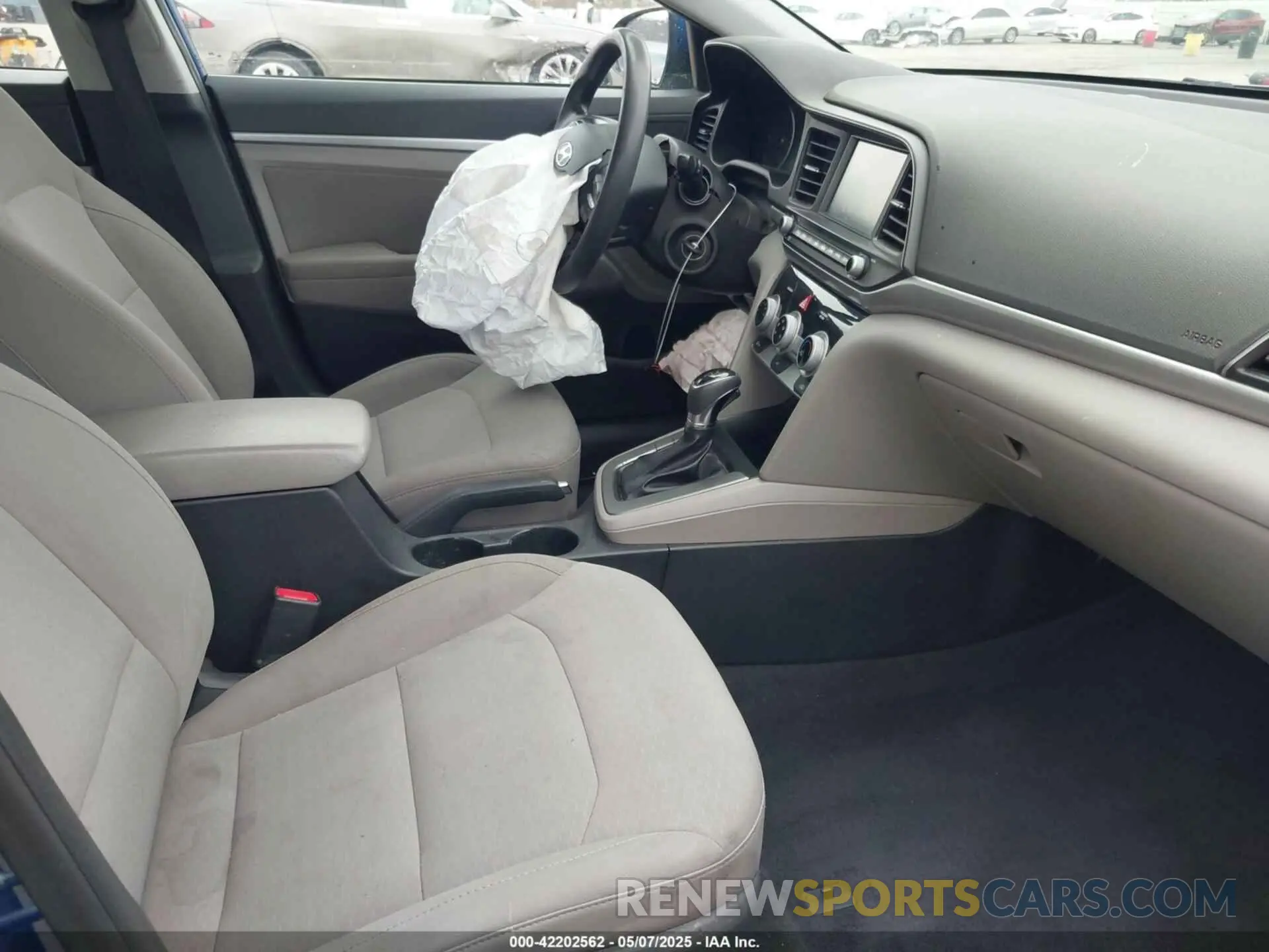 5 Photograph of a damaged car 5NPD84LF9KH436109 HYUNDAI ELANTRA 2019