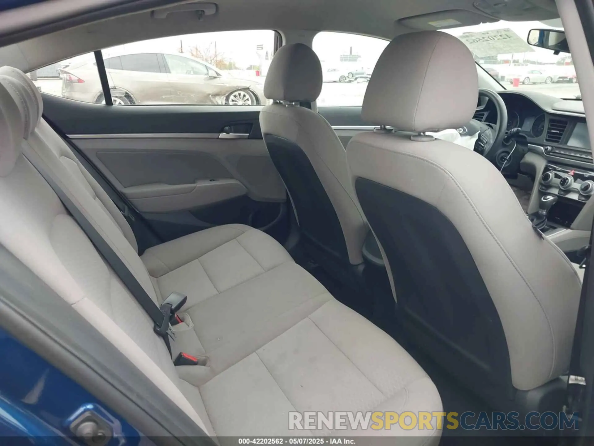 8 Photograph of a damaged car 5NPD84LF9KH436109 HYUNDAI ELANTRA 2019