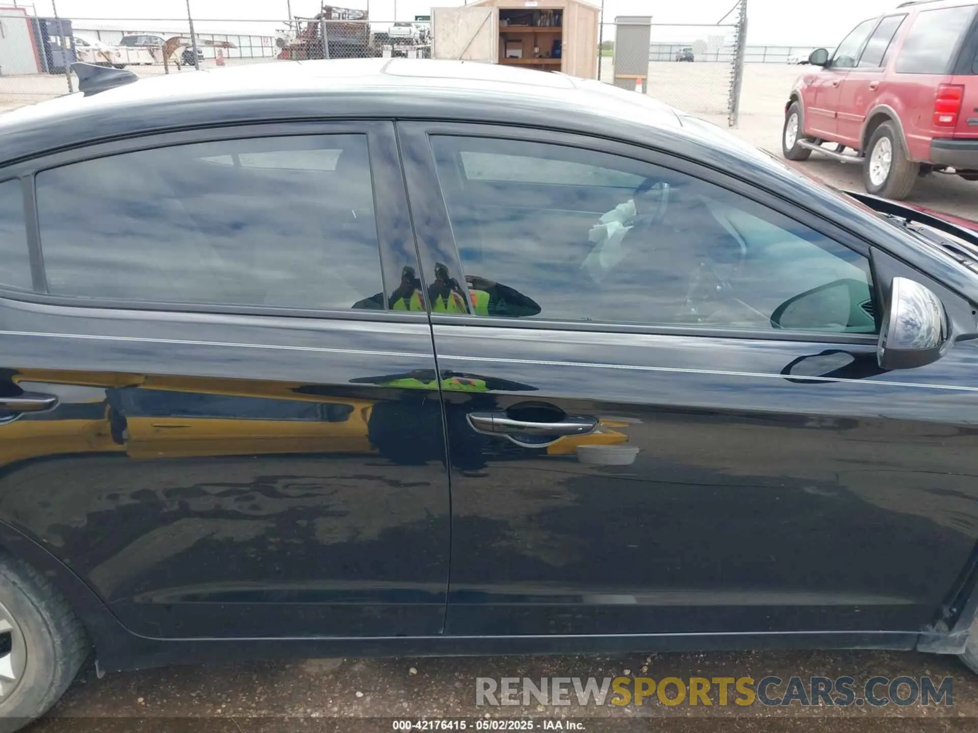 14 Photograph of a damaged car 5NPD84LF9KH442881 HYUNDAI ELANTRA 2019