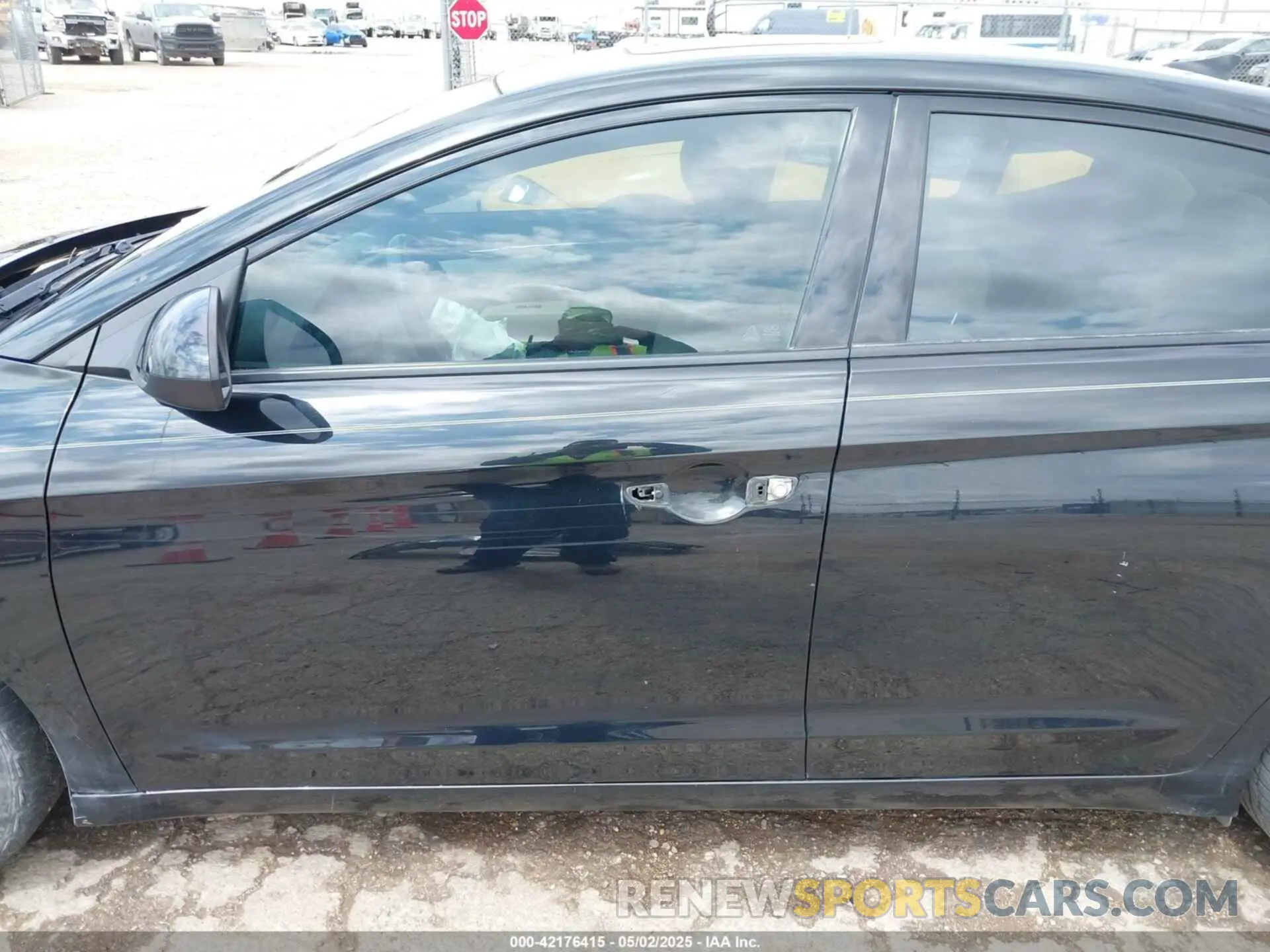 15 Photograph of a damaged car 5NPD84LF9KH442881 HYUNDAI ELANTRA 2019