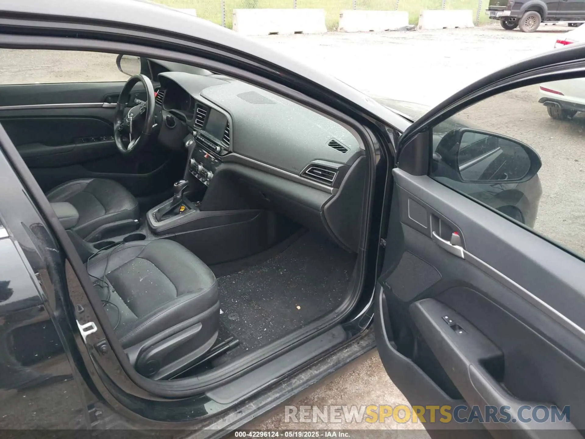 5 Photograph of a damaged car 5NPD84LF9KH449720 HYUNDAI ELANTRA 2019