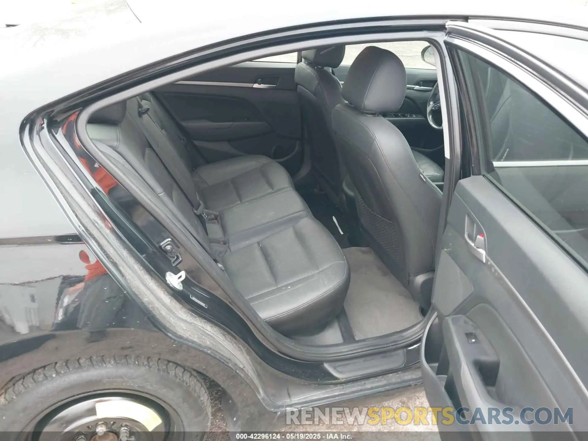 8 Photograph of a damaged car 5NPD84LF9KH449720 HYUNDAI ELANTRA 2019