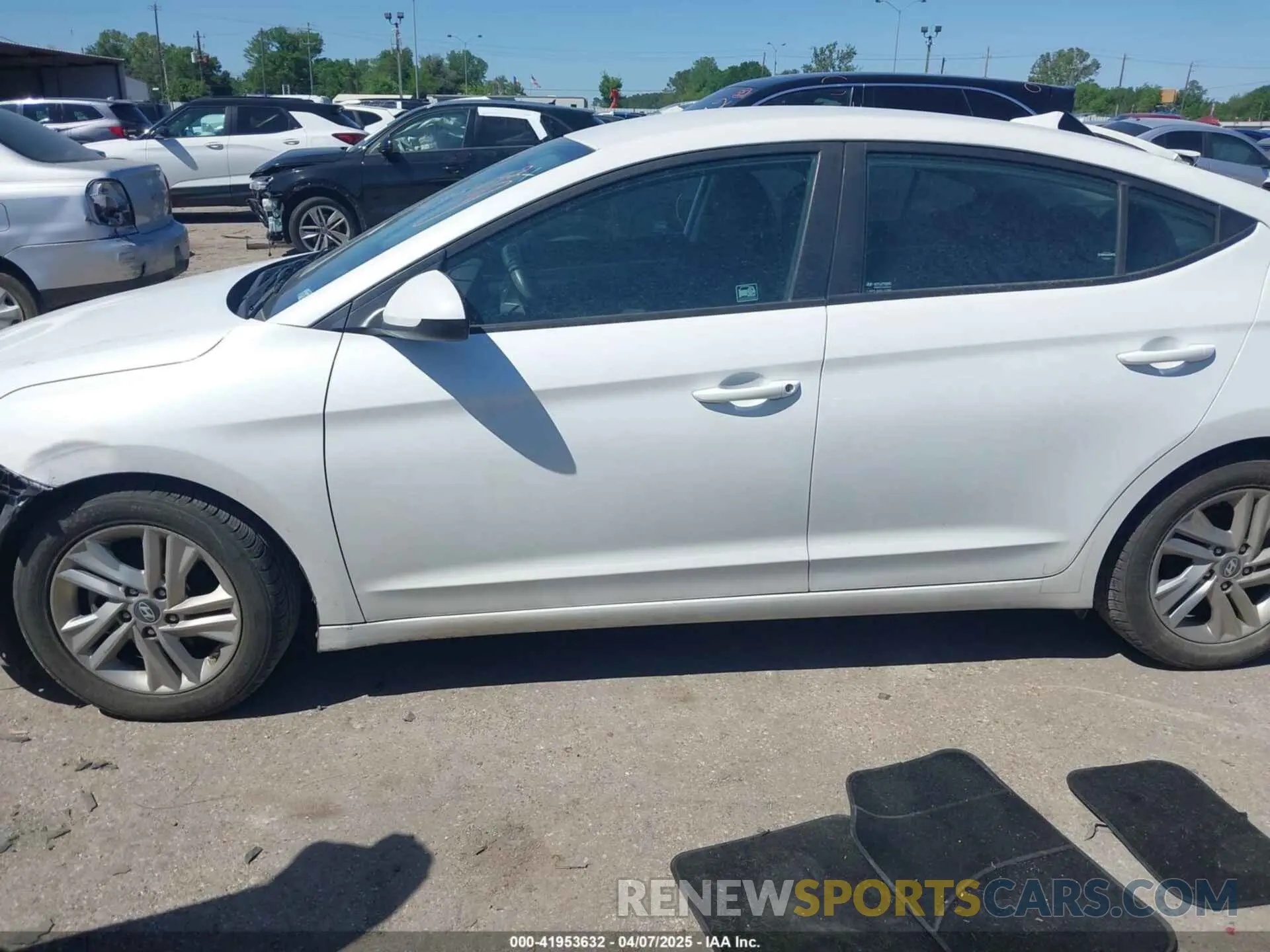 14 Photograph of a damaged car 5NPD84LF9KH458935 HYUNDAI ELANTRA 2019