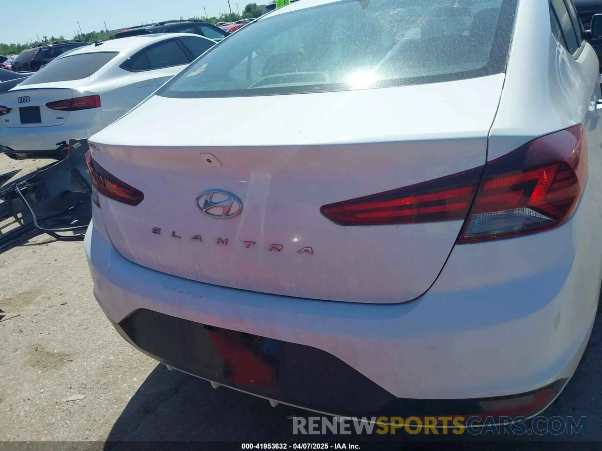 16 Photograph of a damaged car 5NPD84LF9KH458935 HYUNDAI ELANTRA 2019