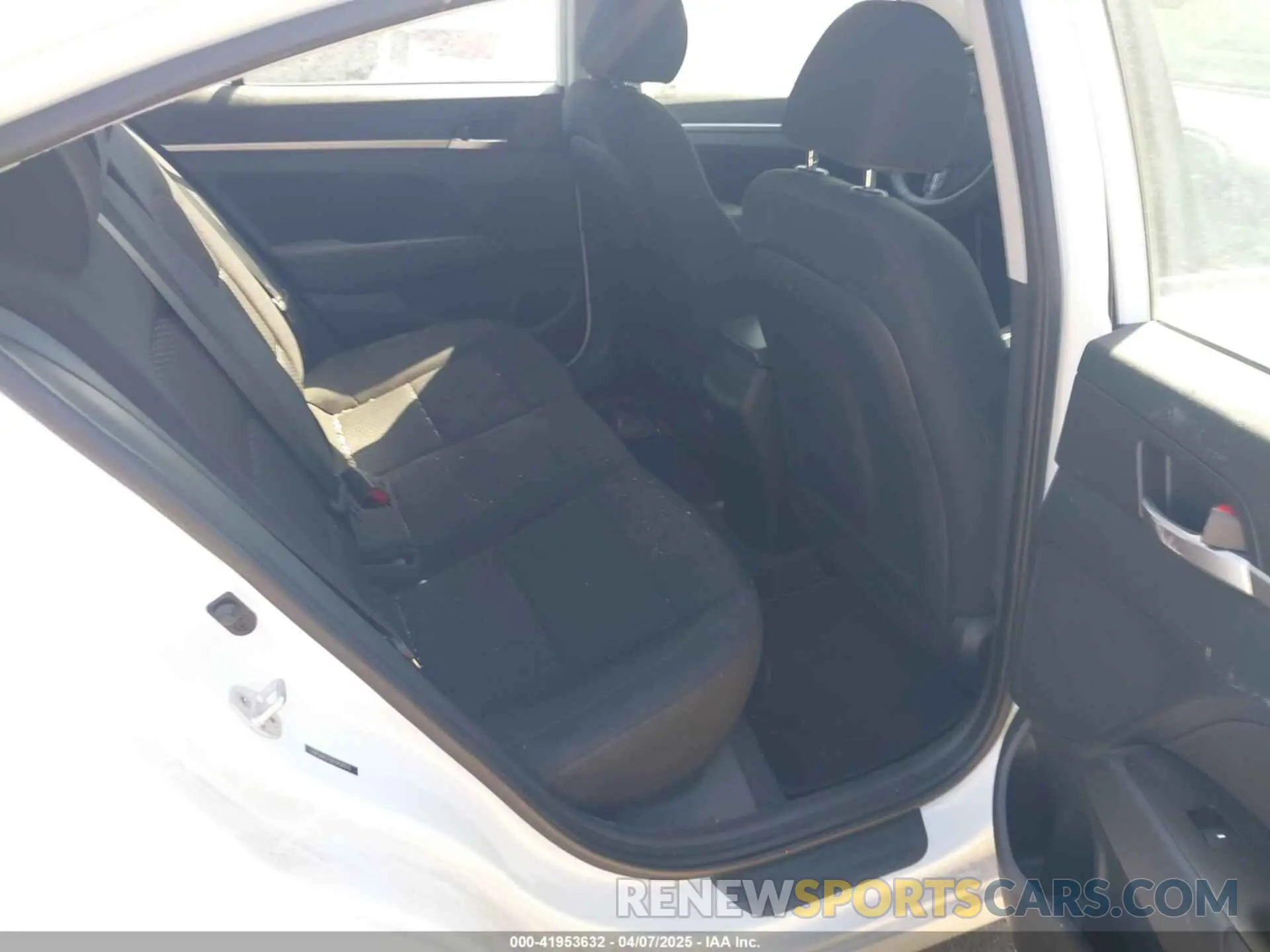8 Photograph of a damaged car 5NPD84LF9KH458935 HYUNDAI ELANTRA 2019