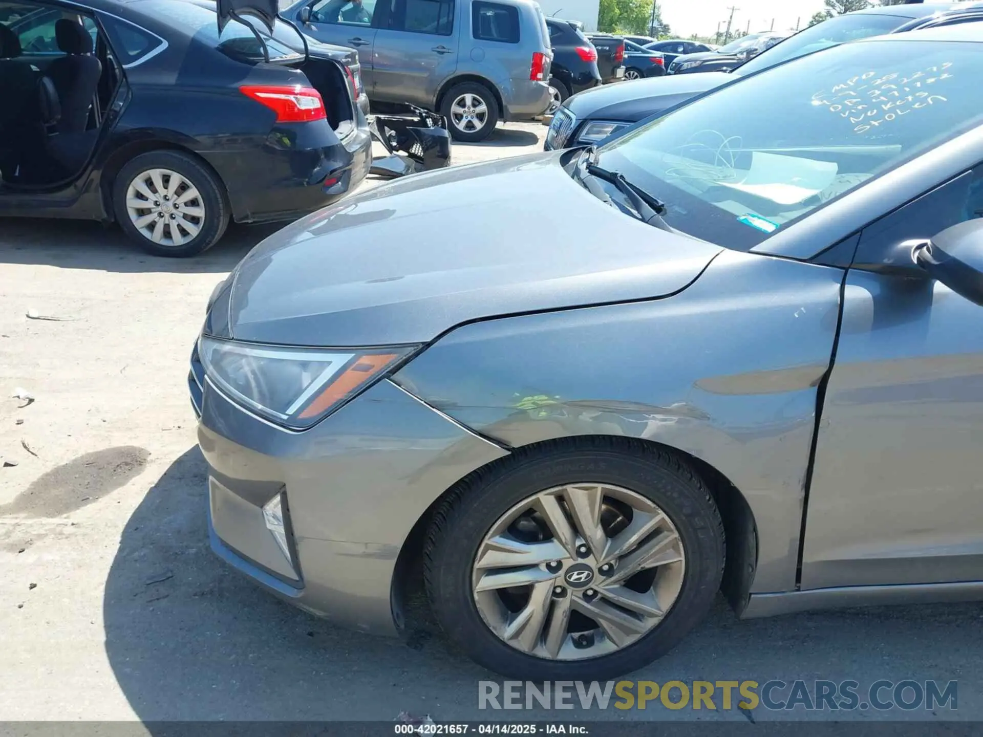 17 Photograph of a damaged car 5NPD84LF9KH471782 HYUNDAI ELANTRA 2019