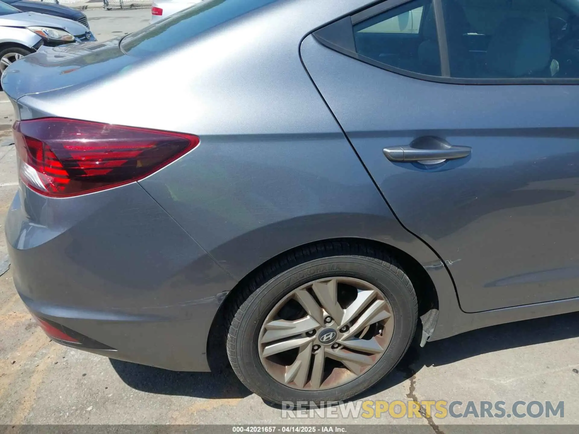 20 Photograph of a damaged car 5NPD84LF9KH471782 HYUNDAI ELANTRA 2019