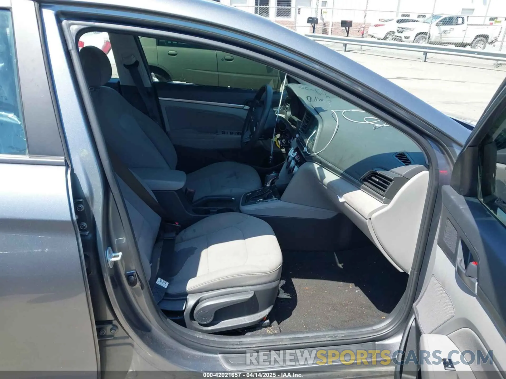 5 Photograph of a damaged car 5NPD84LF9KH471782 HYUNDAI ELANTRA 2019