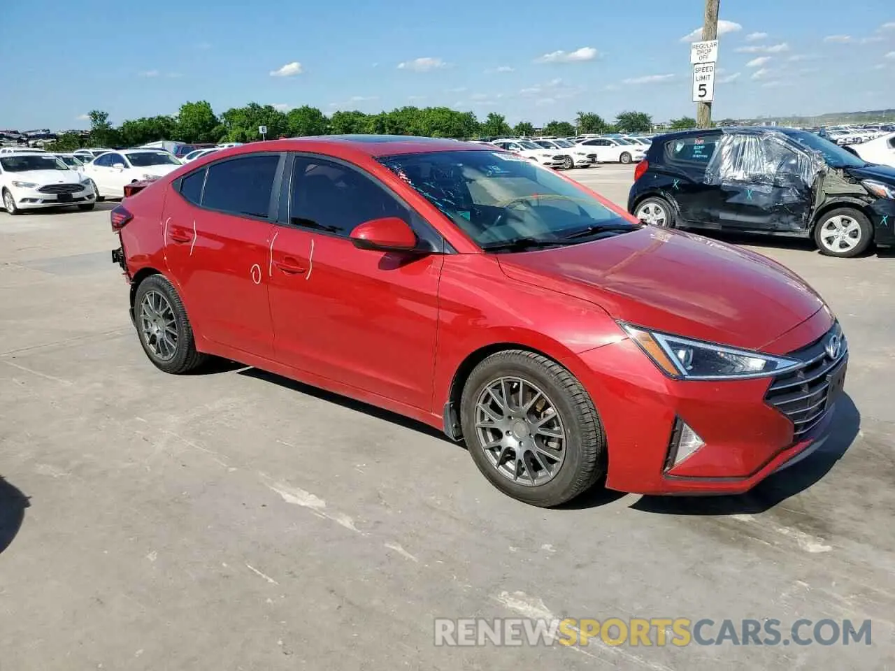 4 Photograph of a damaged car 5NPD84LF9KH481941 HYUNDAI ELANTRA 2019