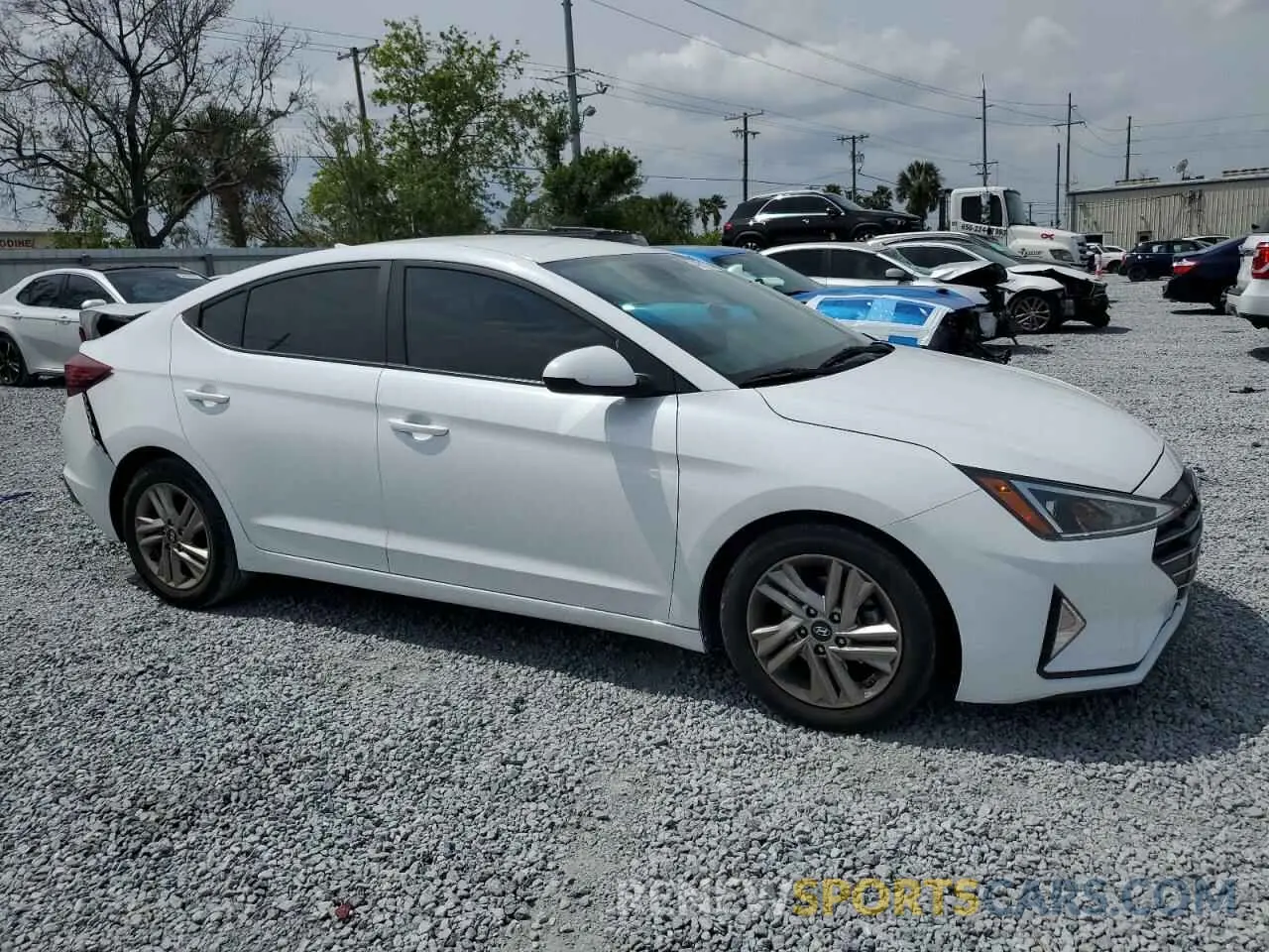 4 Photograph of a damaged car 5NPD84LF9KH489053 HYUNDAI ELANTRA 2019
