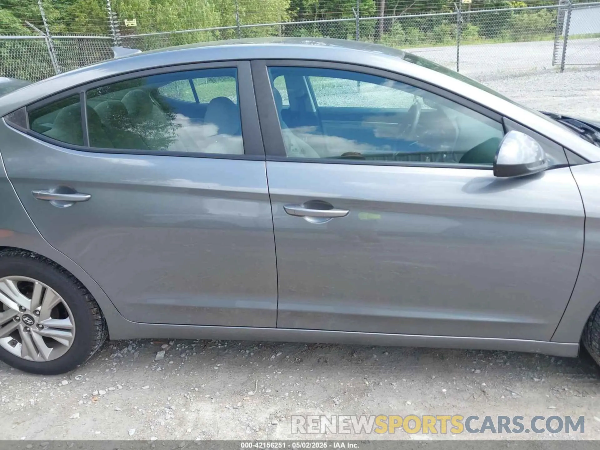 13 Photograph of a damaged car 5NPD84LFXKH403877 HYUNDAI ELANTRA 2019
