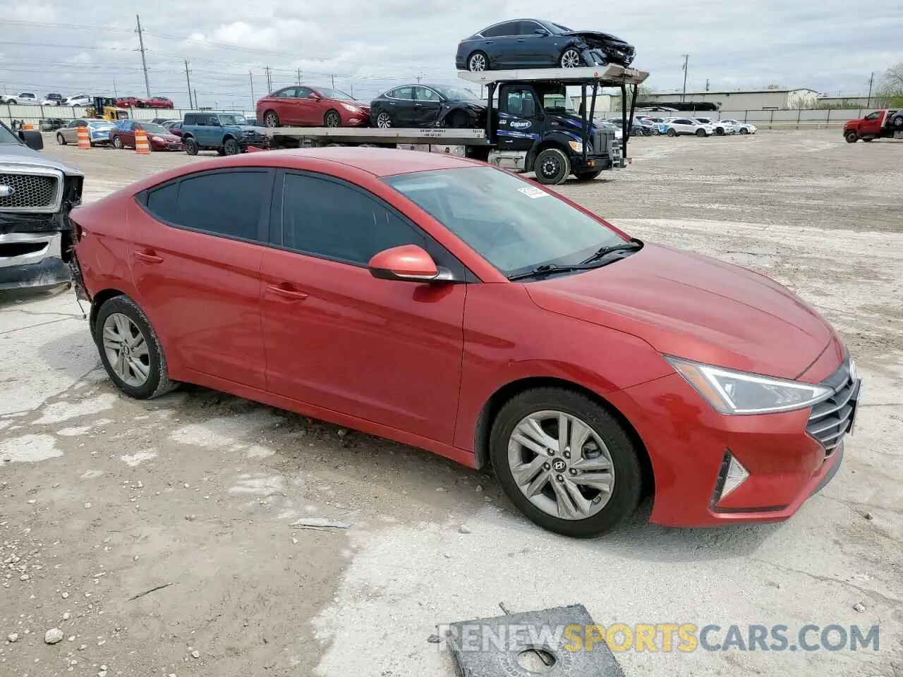 4 Photograph of a damaged car 5NPD84LFXKH423546 HYUNDAI ELANTRA 2019