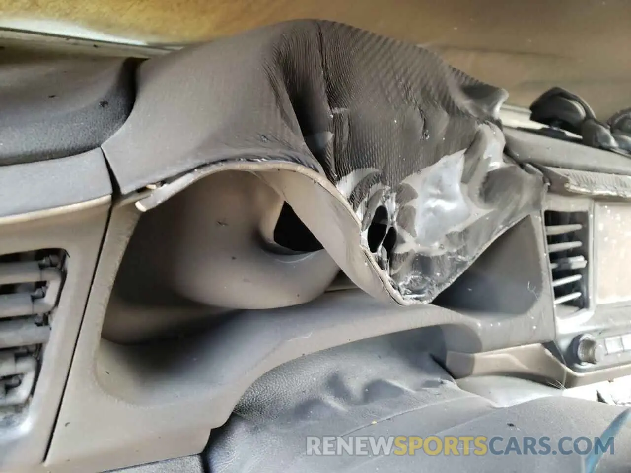 9 Photograph of a damaged car 5NPD84LFXKH424177 HYUNDAI ELANTRA 2019