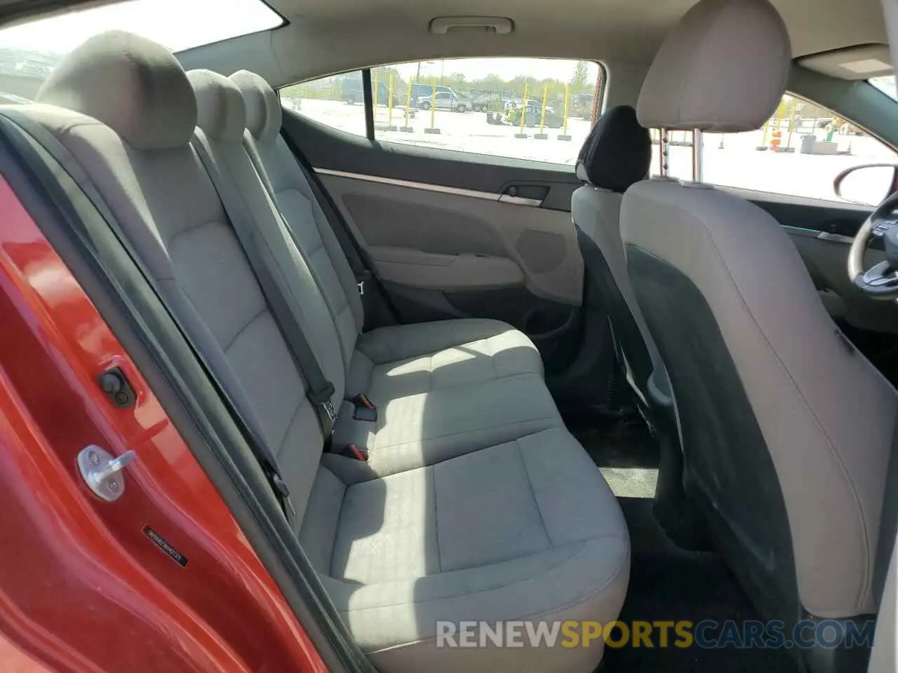 10 Photograph of a damaged car 5NPD84LFXKH427371 HYUNDAI ELANTRA 2019