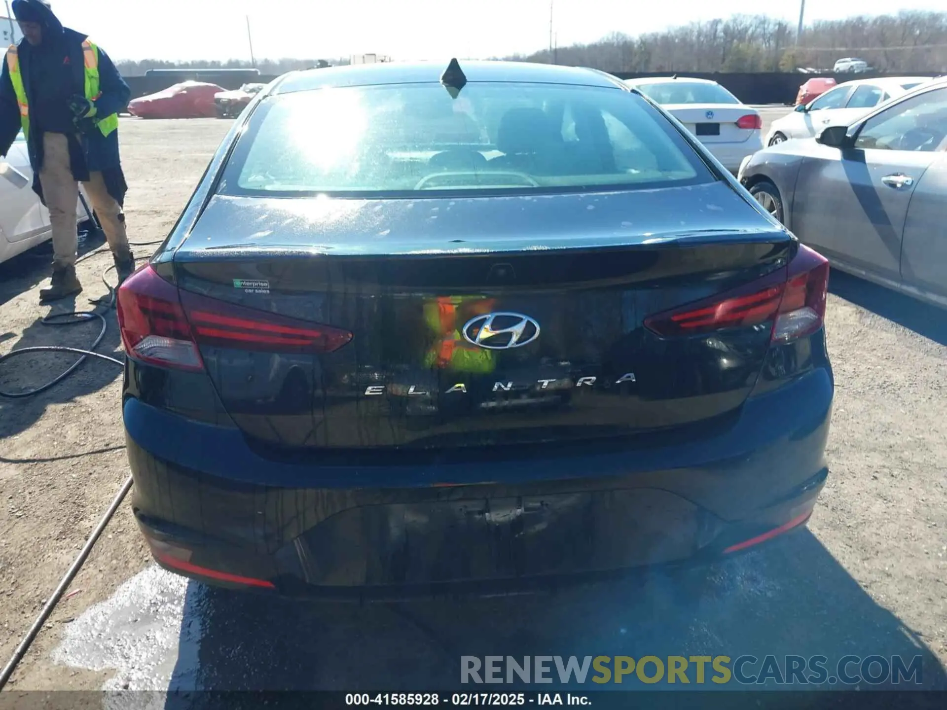 16 Photograph of a damaged car 5NPD84LFXKH445949 HYUNDAI ELANTRA 2019