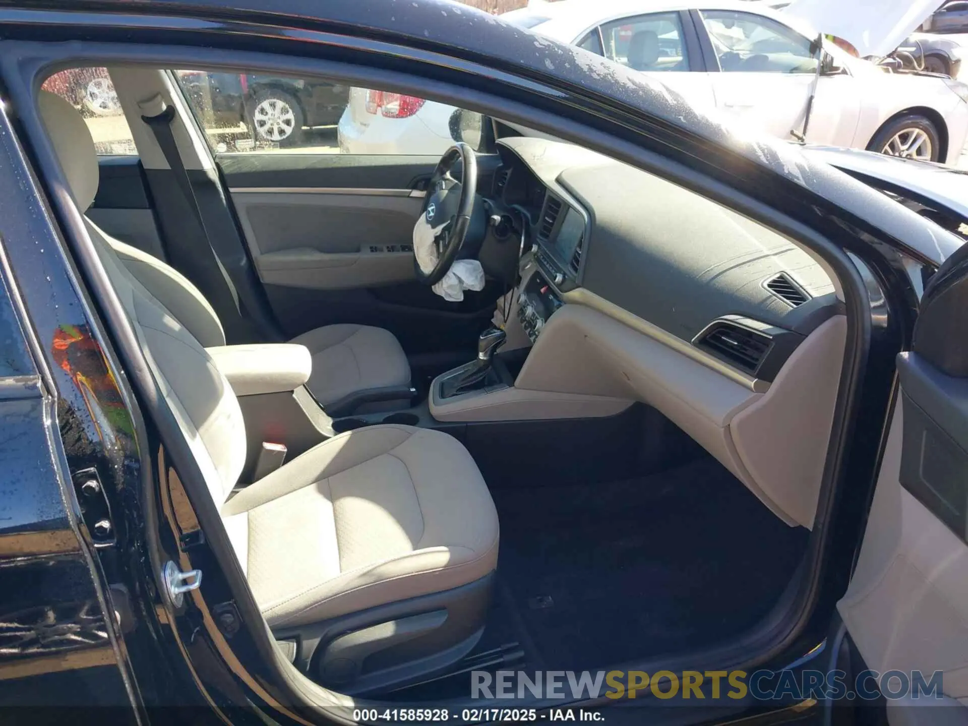 5 Photograph of a damaged car 5NPD84LFXKH445949 HYUNDAI ELANTRA 2019