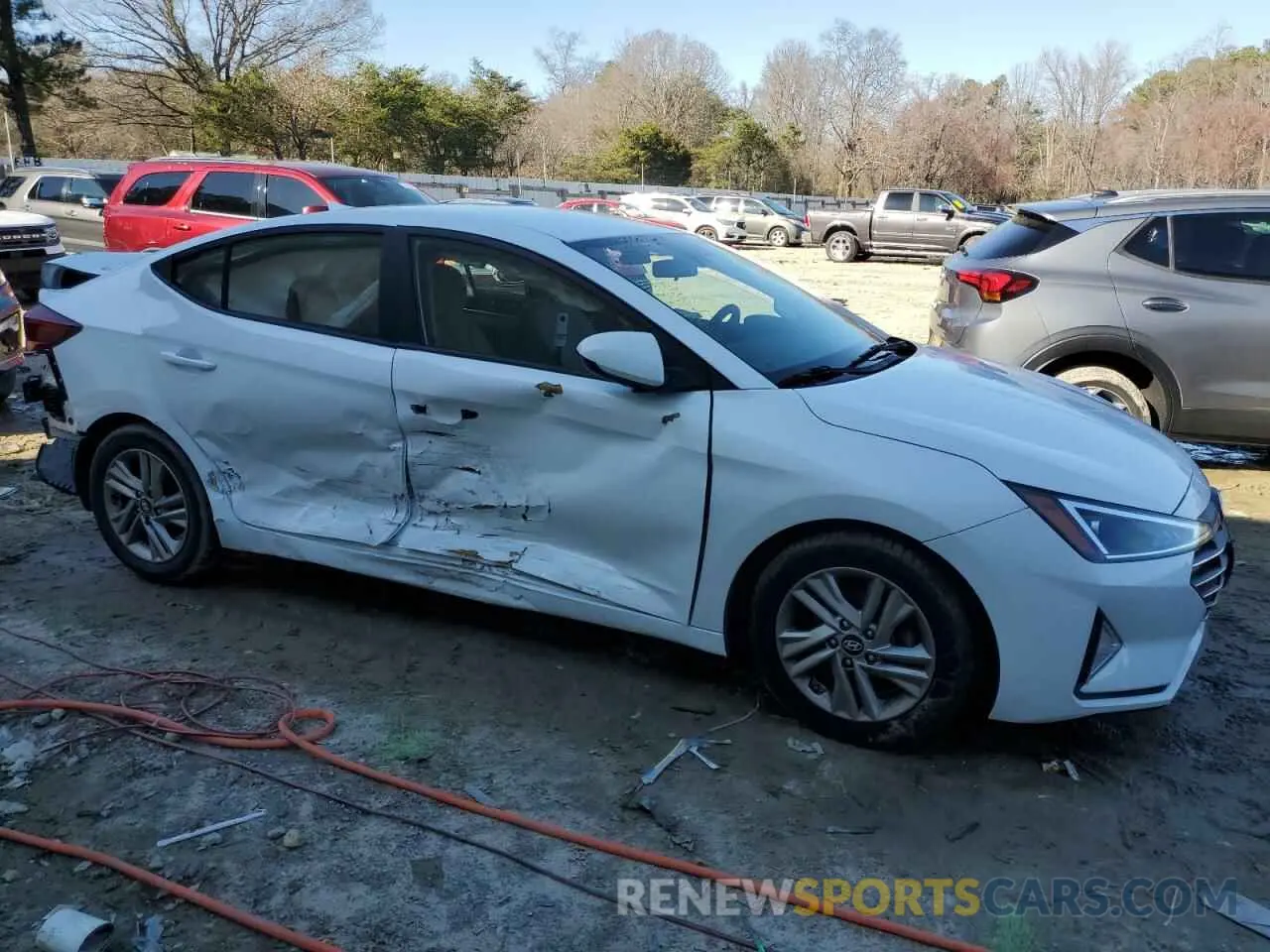 4 Photograph of a damaged car 5NPD84LFXKH448950 HYUNDAI ELANTRA 2019