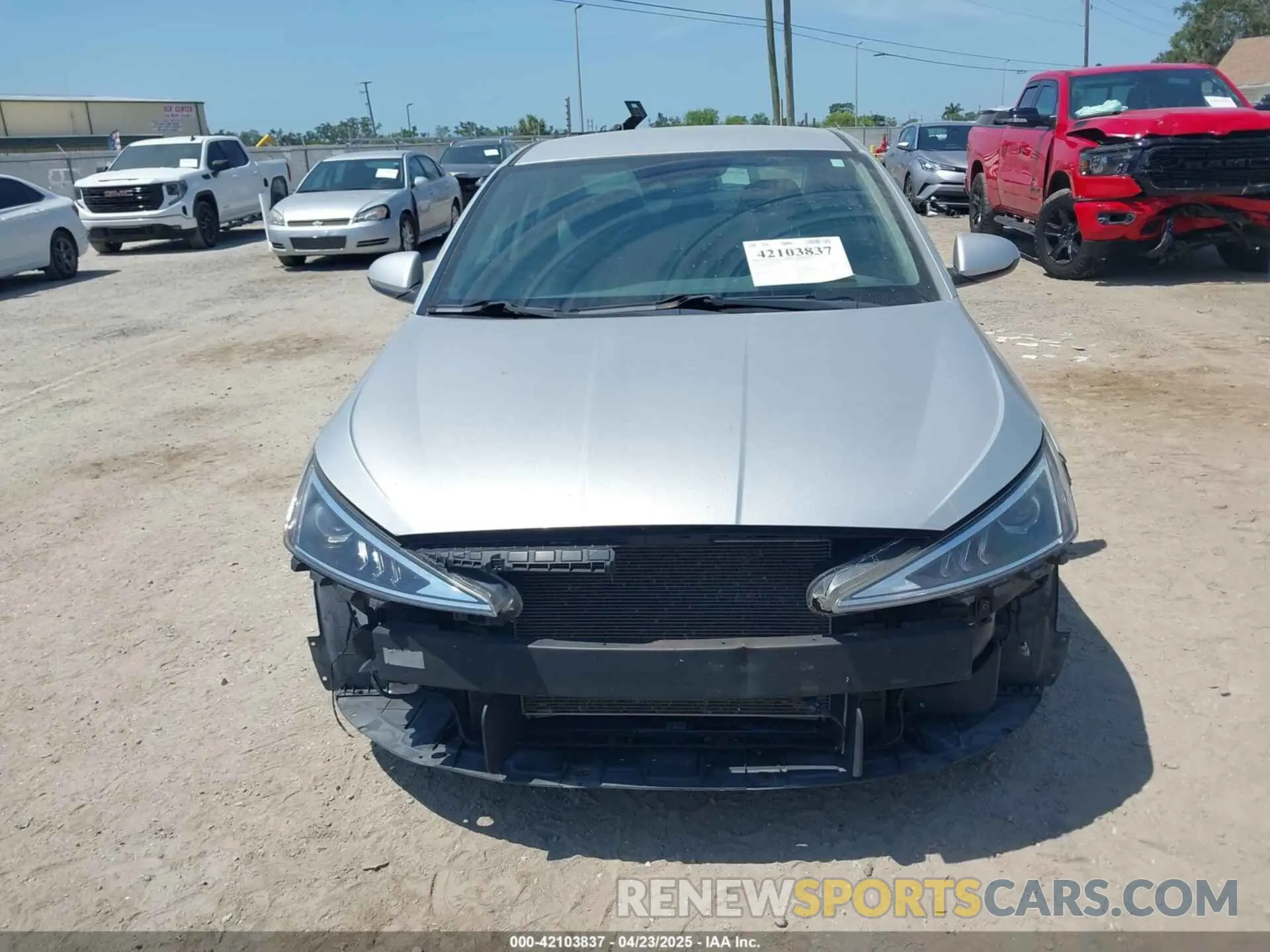 12 Photograph of a damaged car 5NPD84LFXKH466932 HYUNDAI ELANTRA 2019