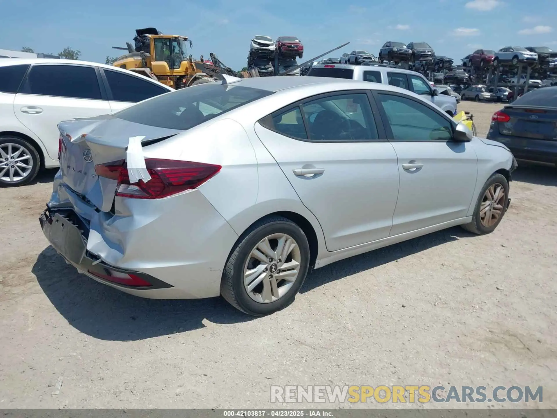 4 Photograph of a damaged car 5NPD84LFXKH466932 HYUNDAI ELANTRA 2019
