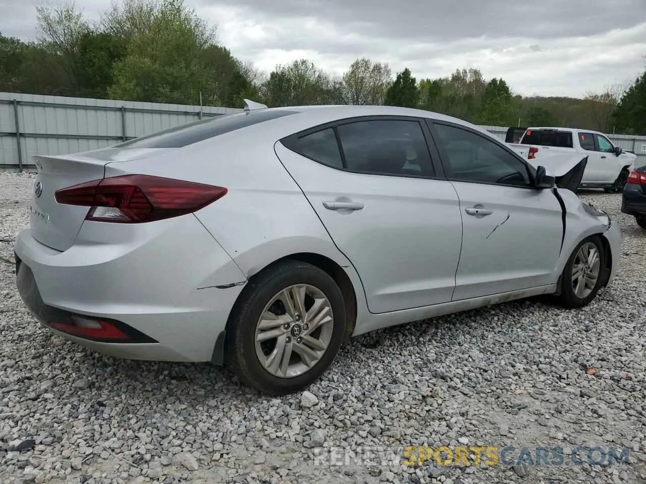 3 Photograph of a damaged car 5NPD84LFXKH475856 HYUNDAI ELANTRA 2019