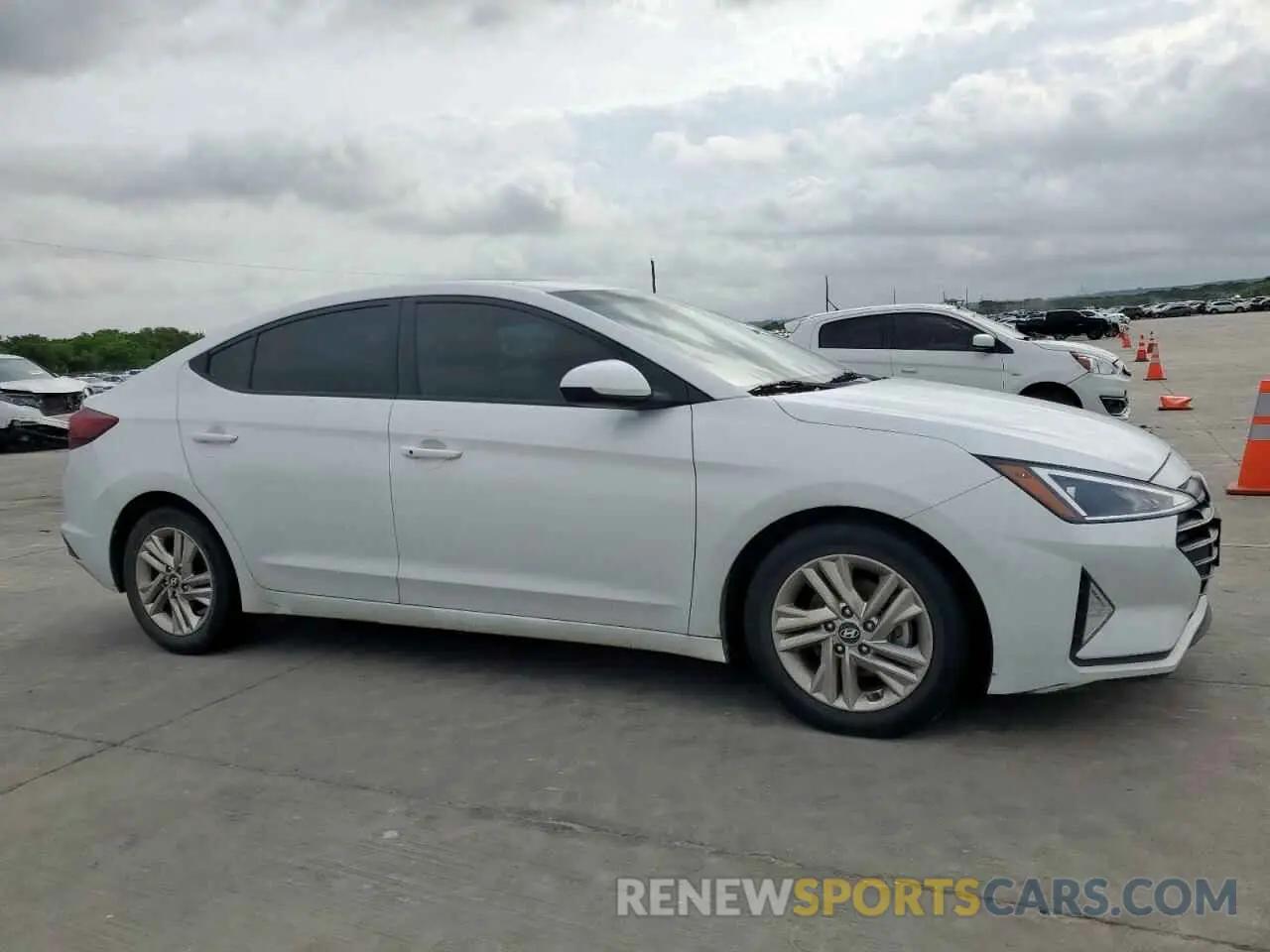 4 Photograph of a damaged car 5NPD84LFXKH478577 HYUNDAI ELANTRA 2019