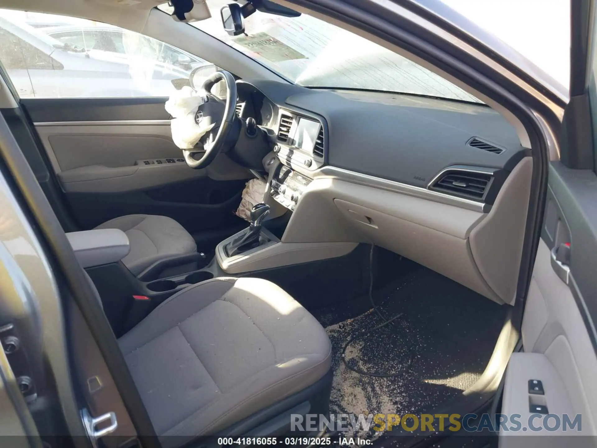 5 Photograph of a damaged car 5NPD84LFXKH492446 HYUNDAI ELANTRA 2019