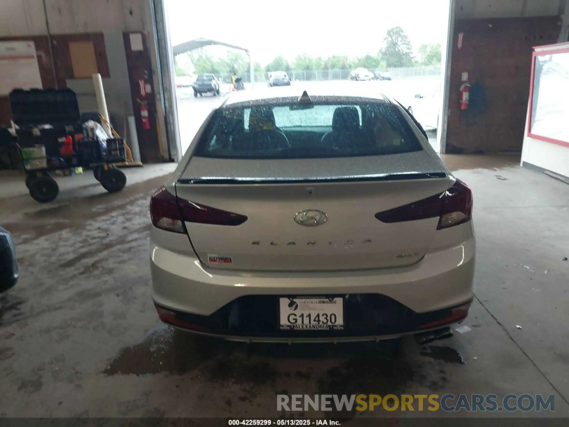 16 Photograph of a damaged car KMHD04LB0KU887208 HYUNDAI ELANTRA 2019