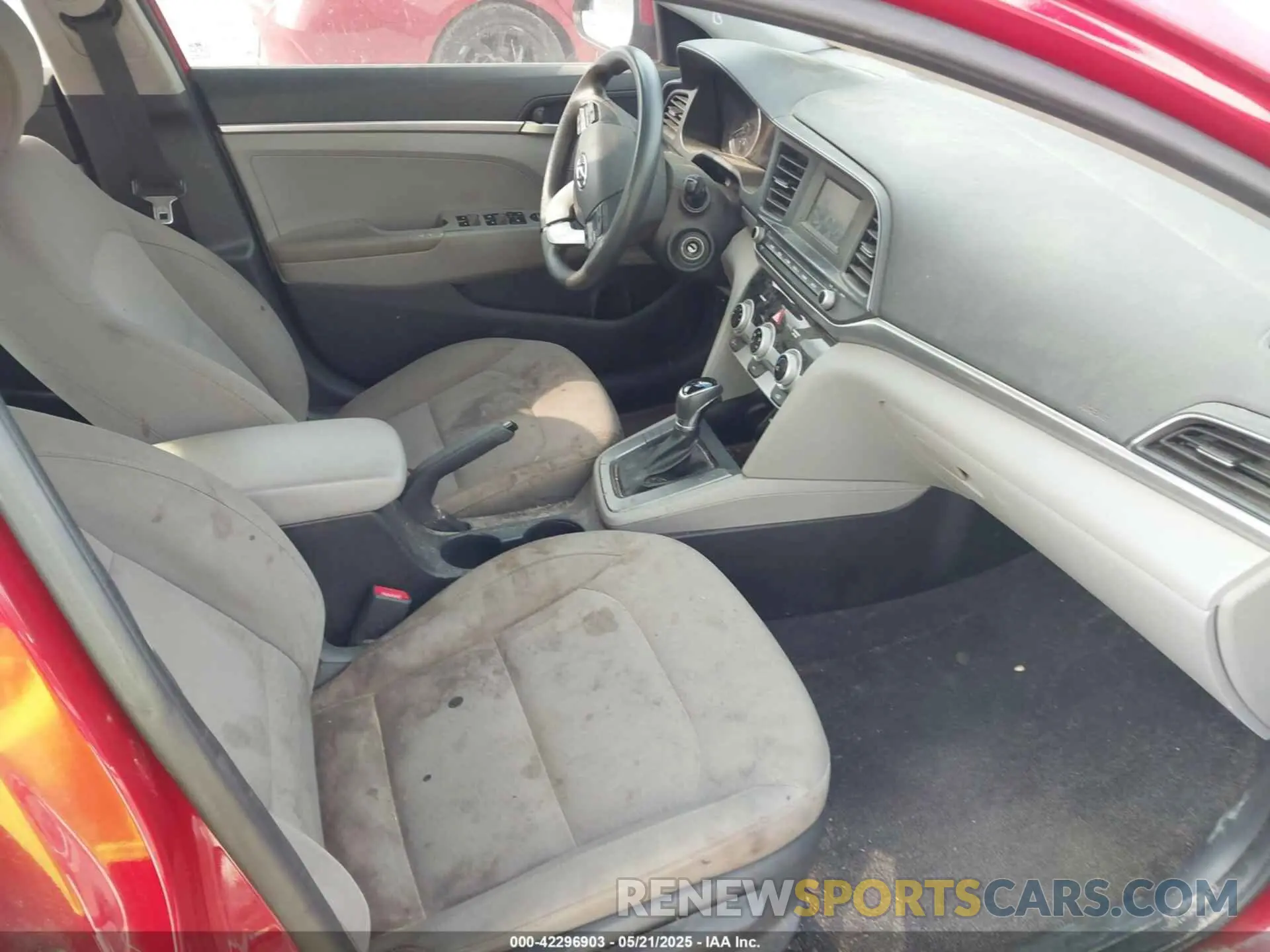 5 Photograph of a damaged car KMHD74LF0KU859083 HYUNDAI ELANTRA 2019