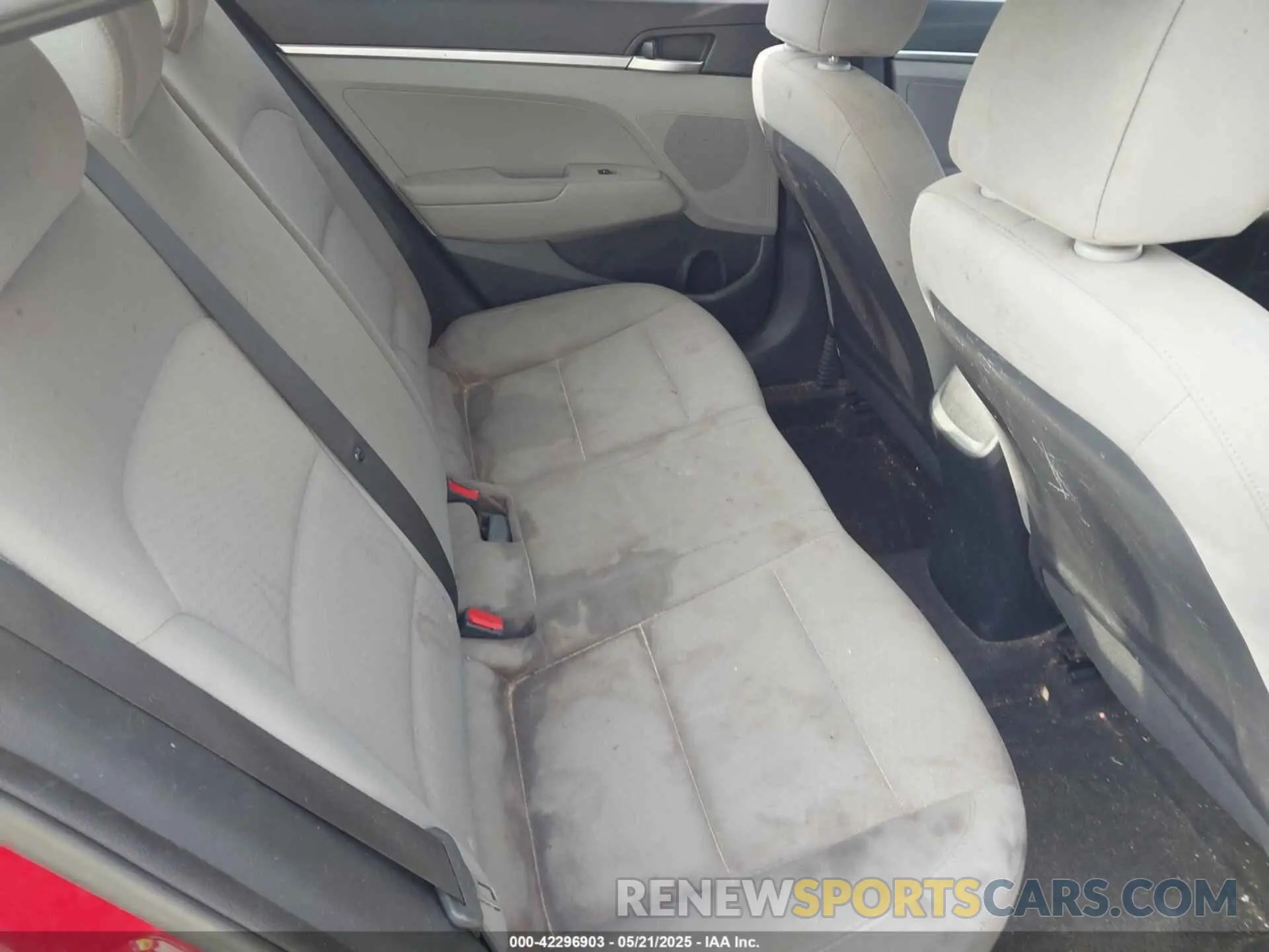 8 Photograph of a damaged car KMHD74LF0KU859083 HYUNDAI ELANTRA 2019