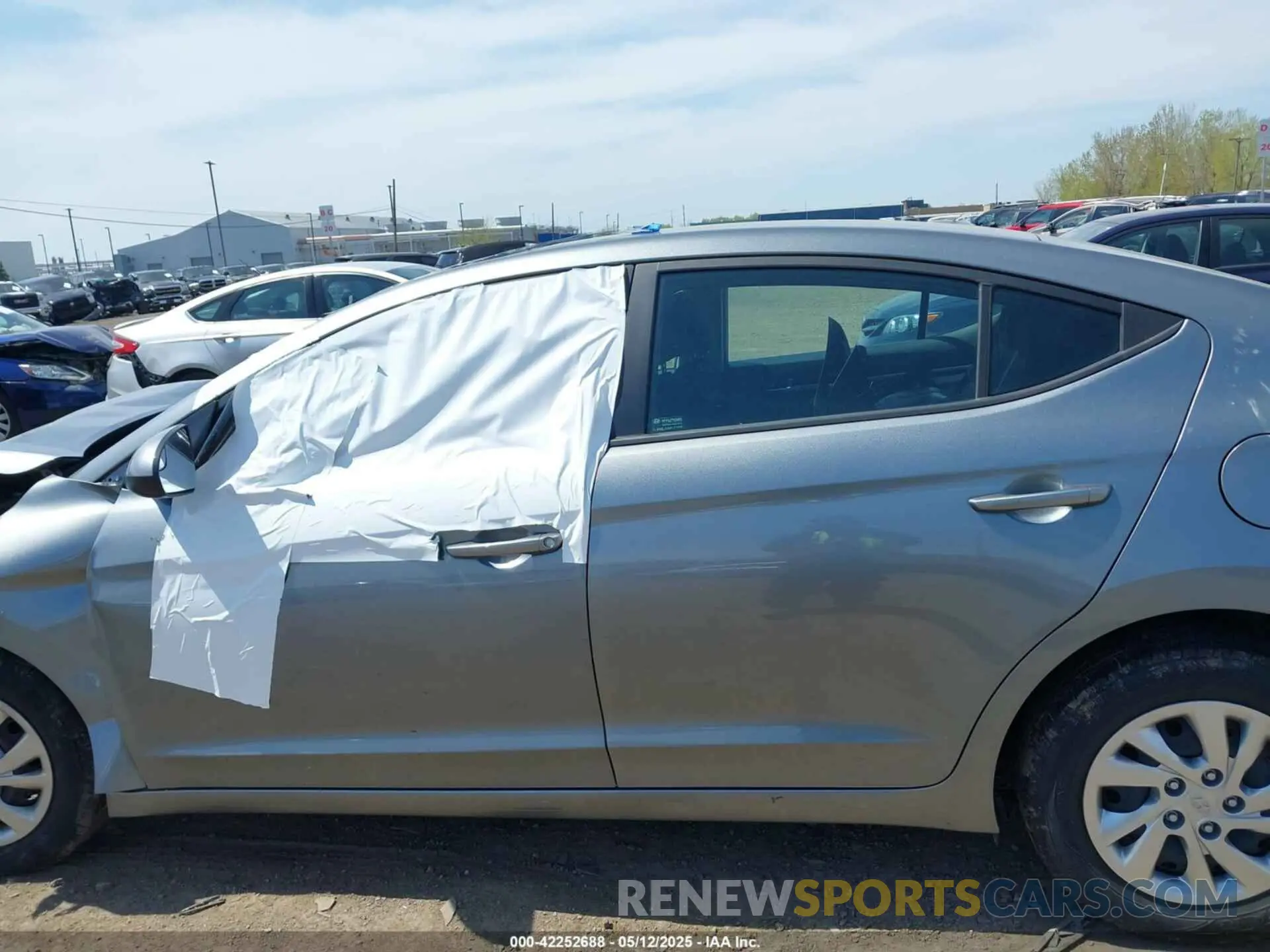 14 Photograph of a damaged car KMHD74LF1KU777590 HYUNDAI ELANTRA 2019