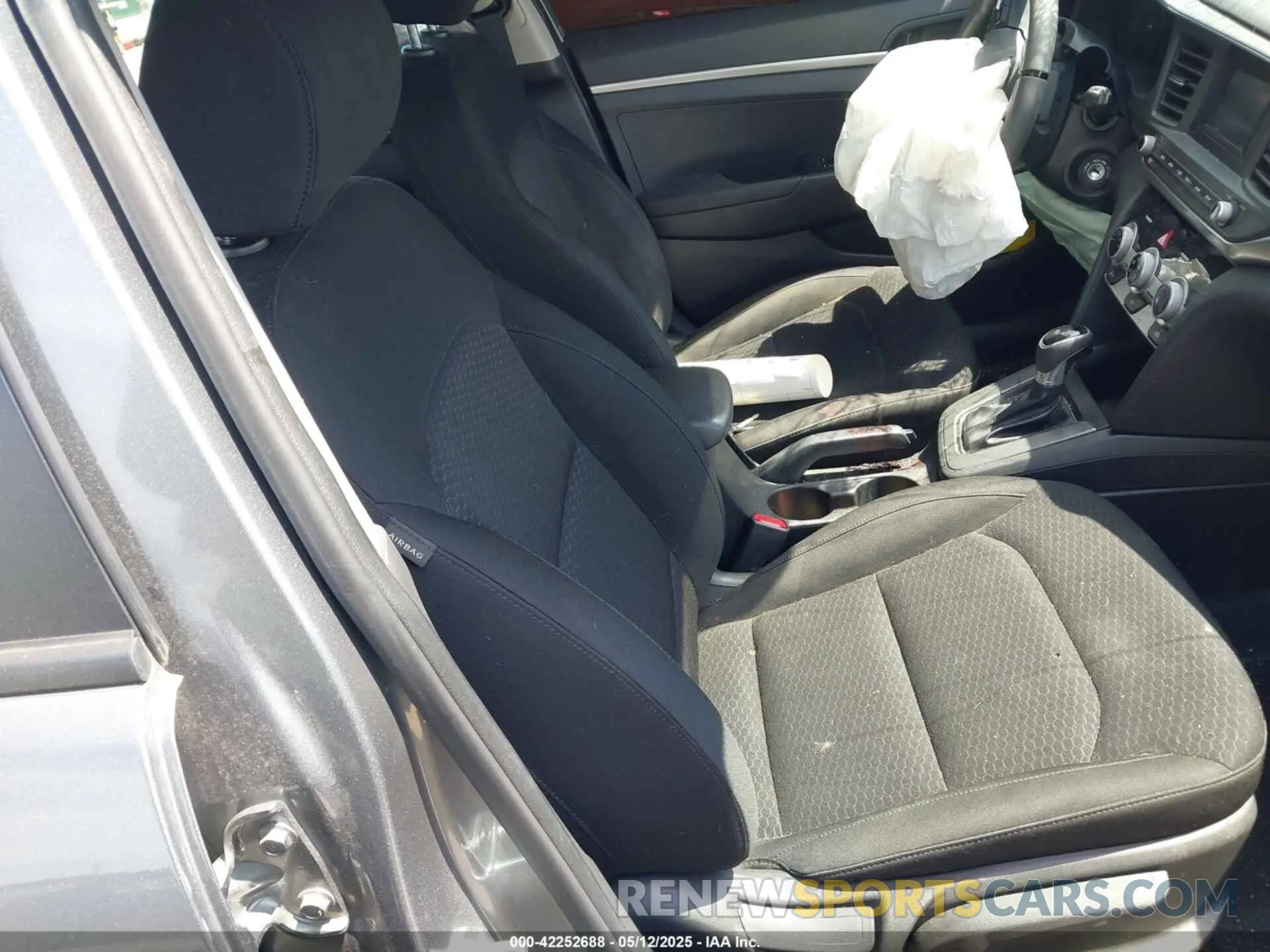 5 Photograph of a damaged car KMHD74LF1KU777590 HYUNDAI ELANTRA 2019