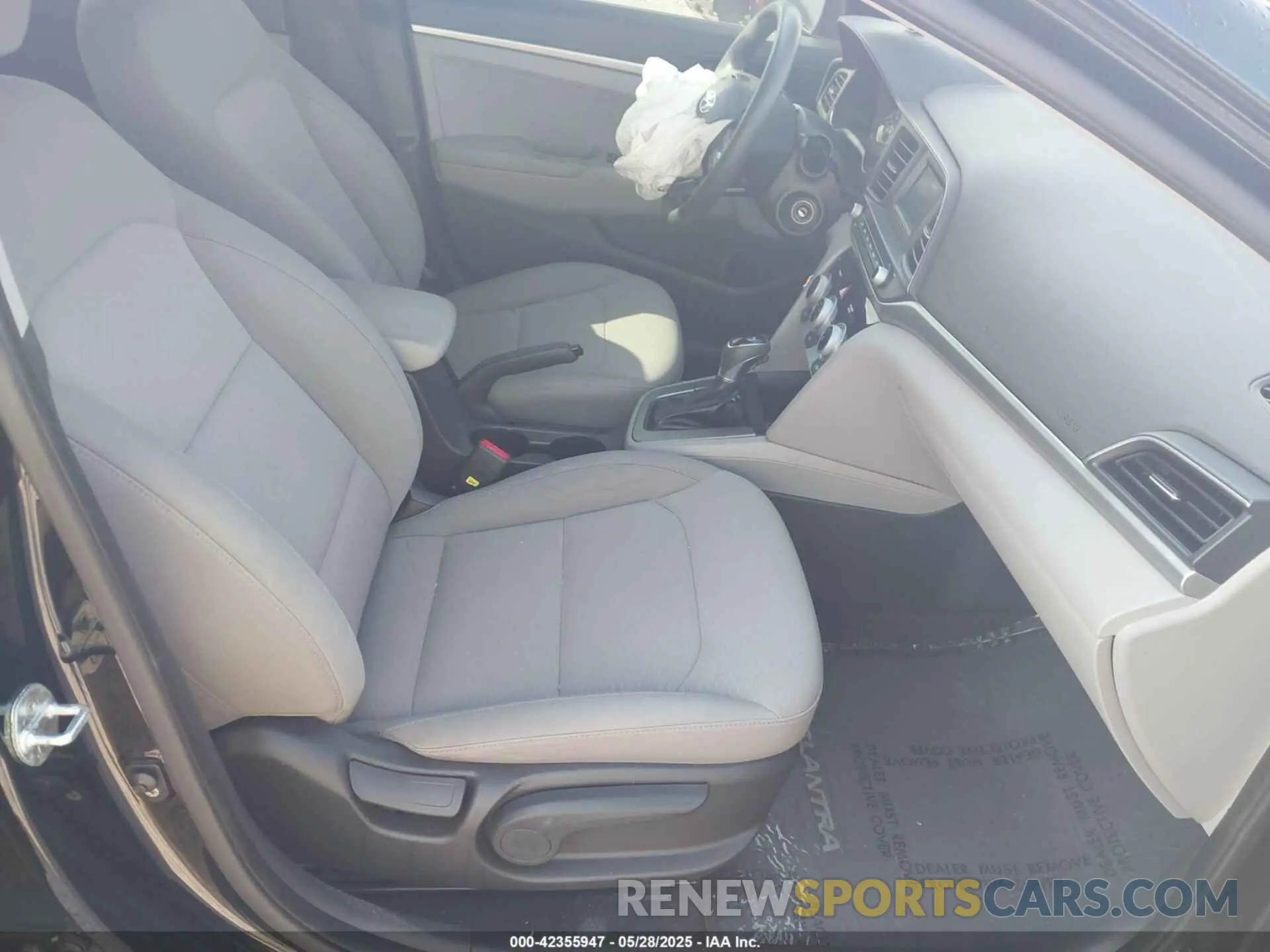 5 Photograph of a damaged car KMHD74LF1KU792350 HYUNDAI ELANTRA 2019