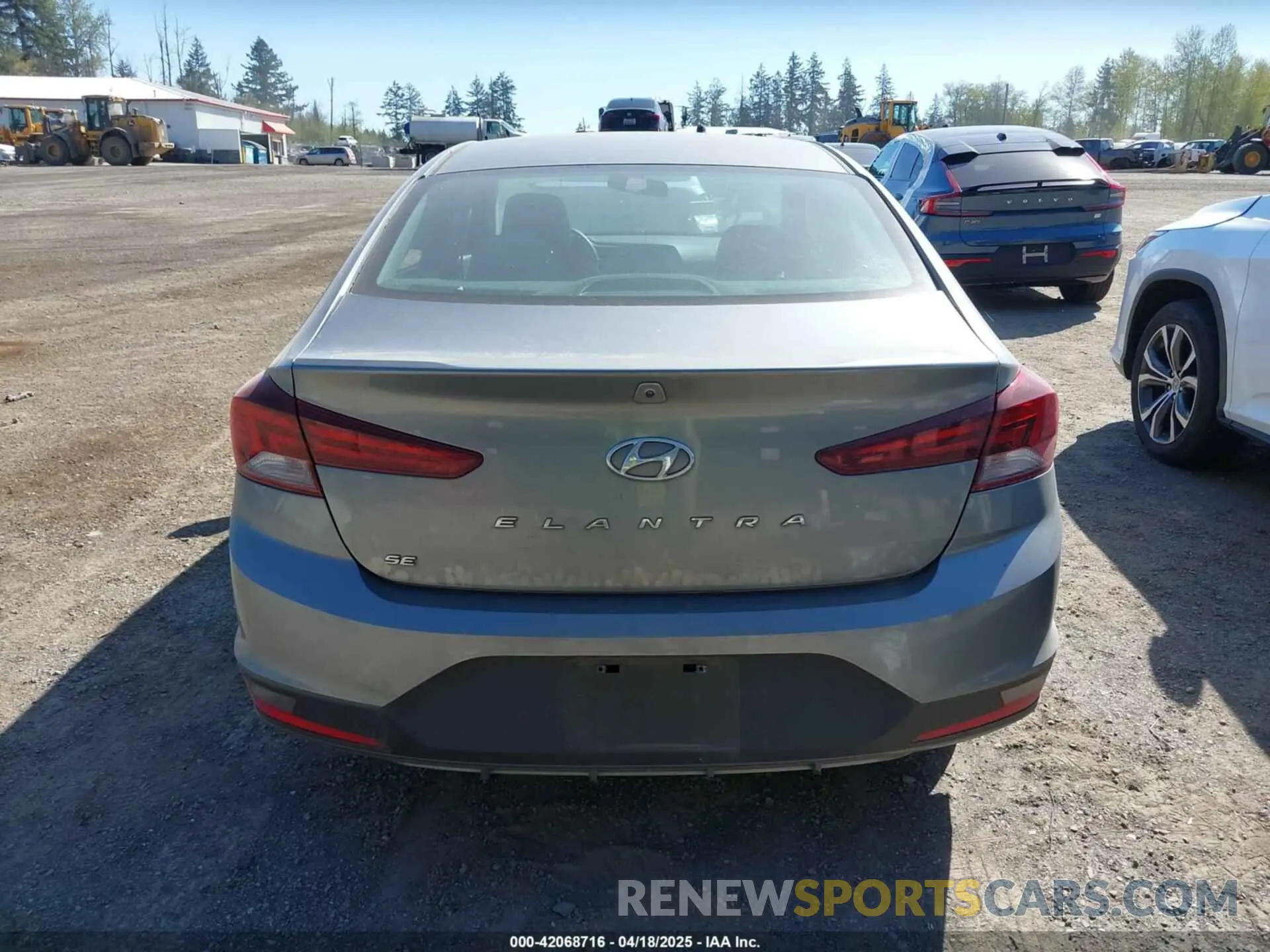 16 Photograph of a damaged car KMHD74LF1KU804058 HYUNDAI ELANTRA 2019